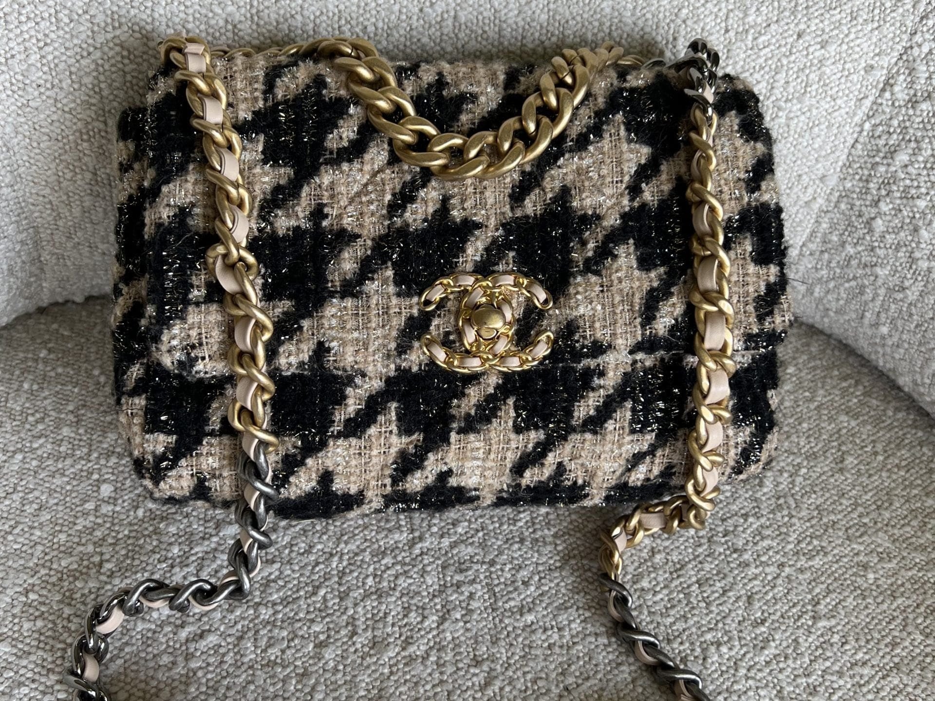 CHANEL Handbag 19K Houndstooth 19 Flap Beige/Black Small MHW -Knockoff
