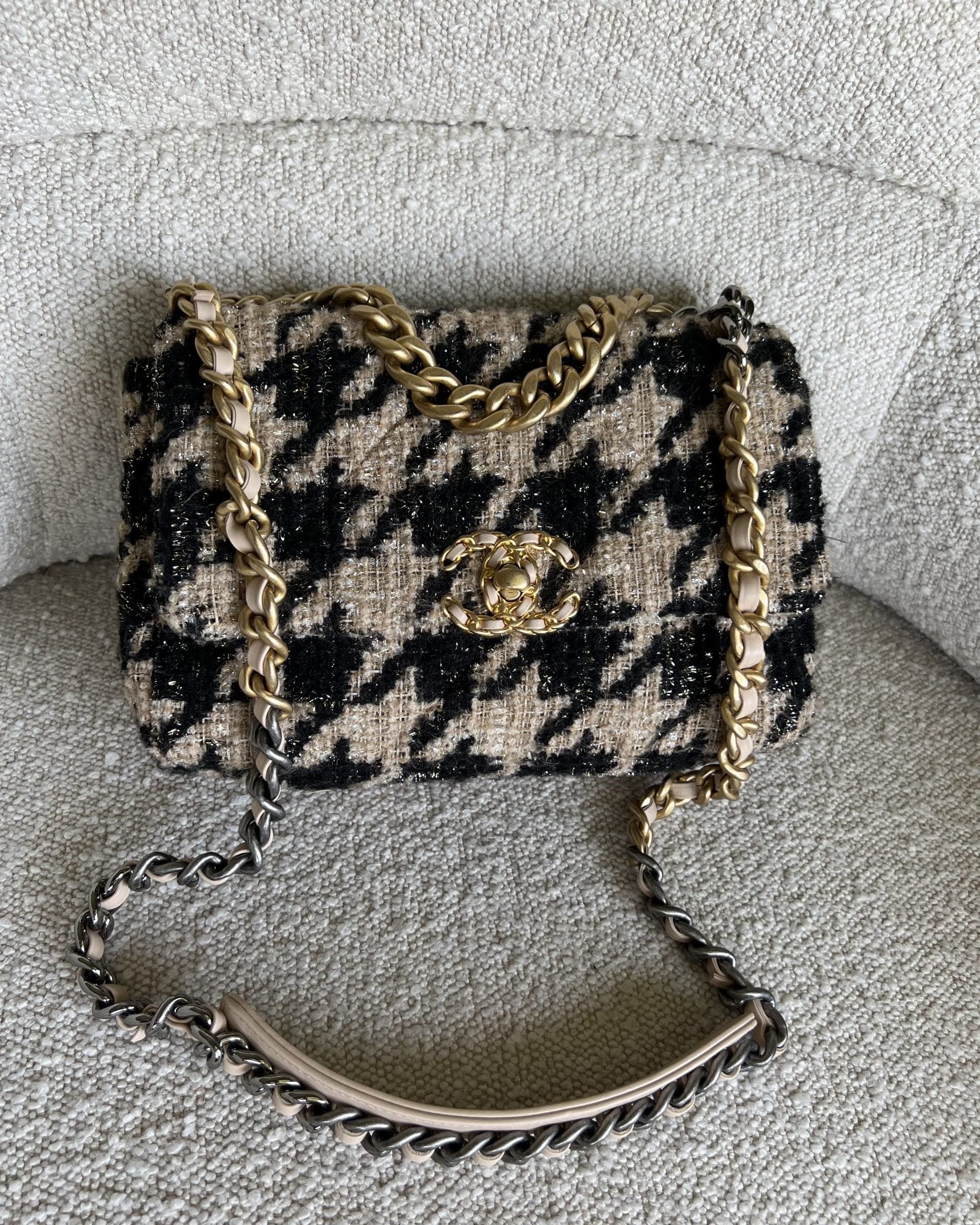 CHANEL Handbag 19K Houndstooth 19 Flap Beige/Black Small MHW -Knockoff
