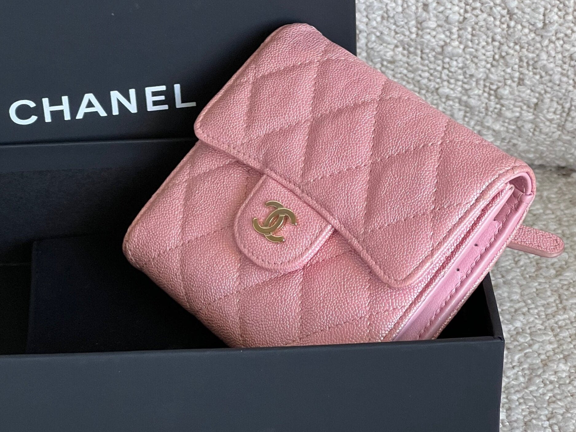 CHANEL Handbag 19S Pink Iridescent Caviar Quilted Flap Wallet -Knockoff
