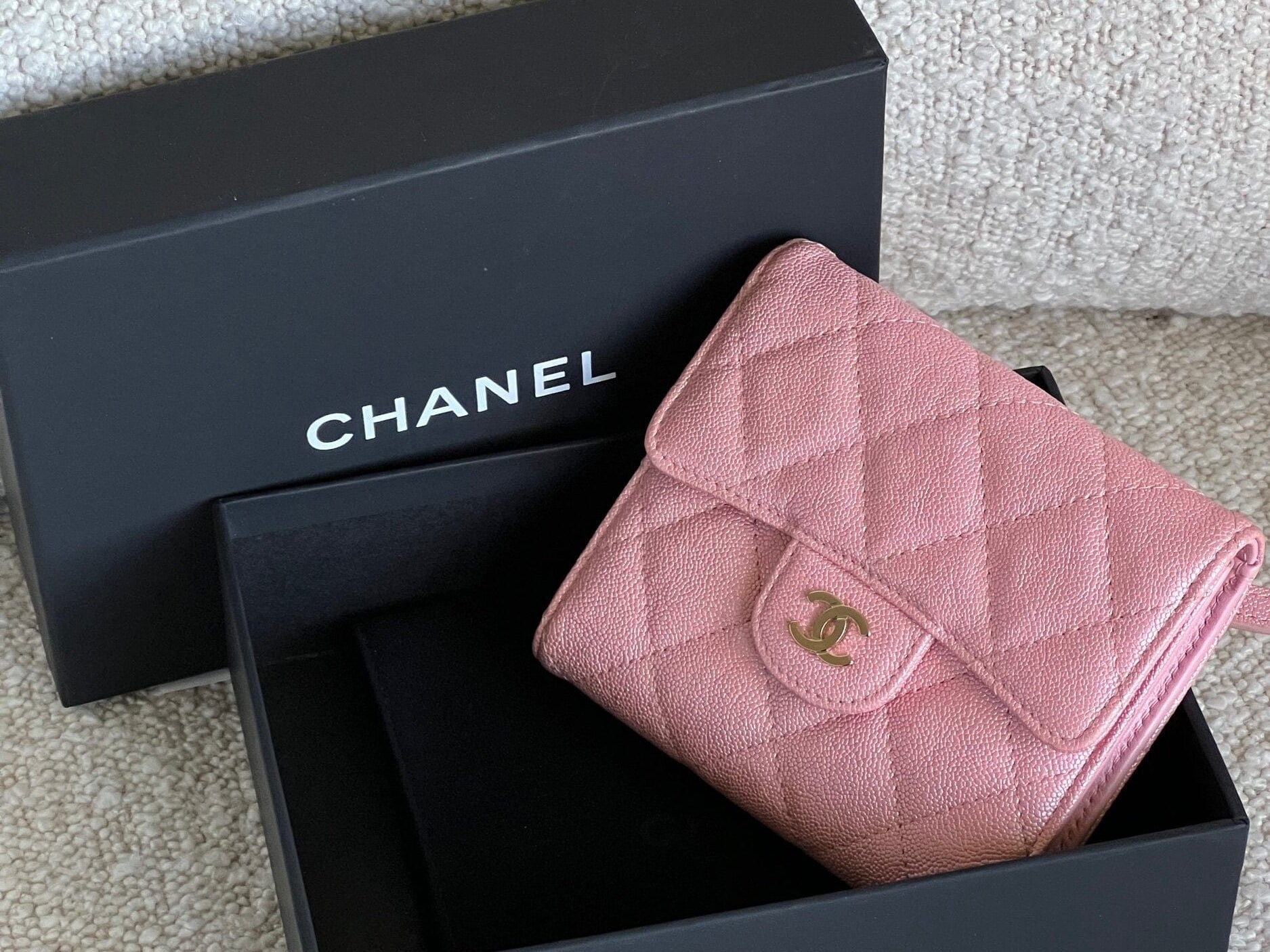 CHANEL Handbag 19S Pink Iridescent Caviar Quilted Flap Wallet -Knockoff
