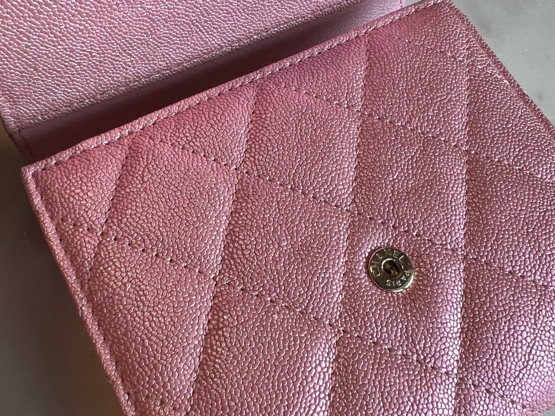 CHANEL Handbag 19S Pink Iridescent Caviar Quilted Flap Wallet -Knockoff
