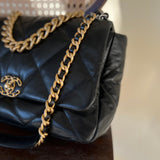 CHANEL Handbag 20A Black Goatskin Quilted 19 Flap Maxi Mixed Hardware -Knockoff
