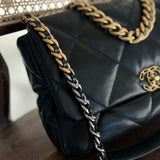 CHANEL Handbag 20A Black Goatskin Quilted 19 Flap Maxi Mixed Hardware -Knockoff
