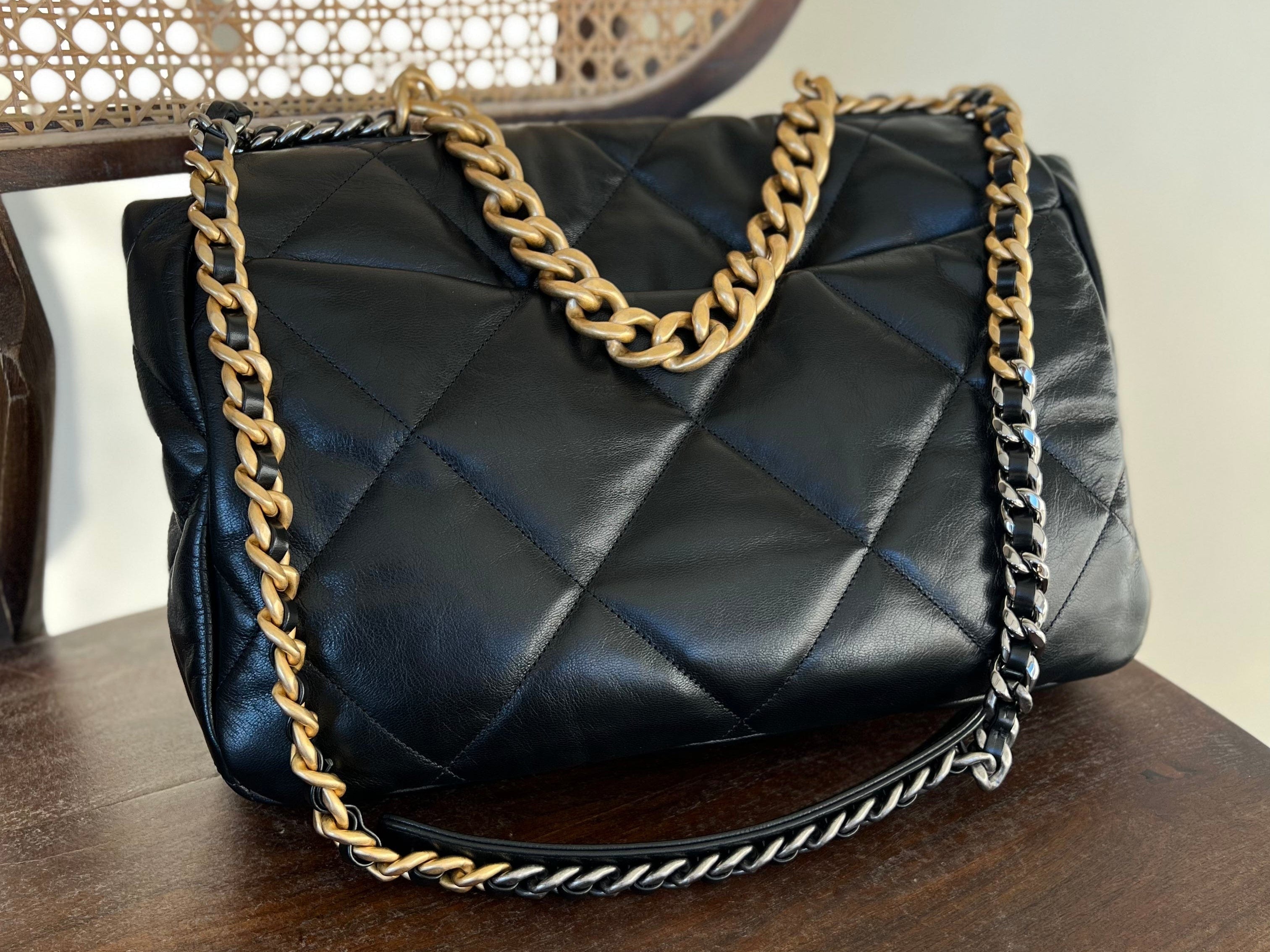 CHANEL Handbag 20A Black Goatskin Quilted 19 Flap Maxi Mixed Hardware -Knockoff
