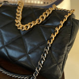 CHANEL Handbag 20A Black Goatskin Quilted 19 Flap Maxi Mixed Hardware -Knockoff
