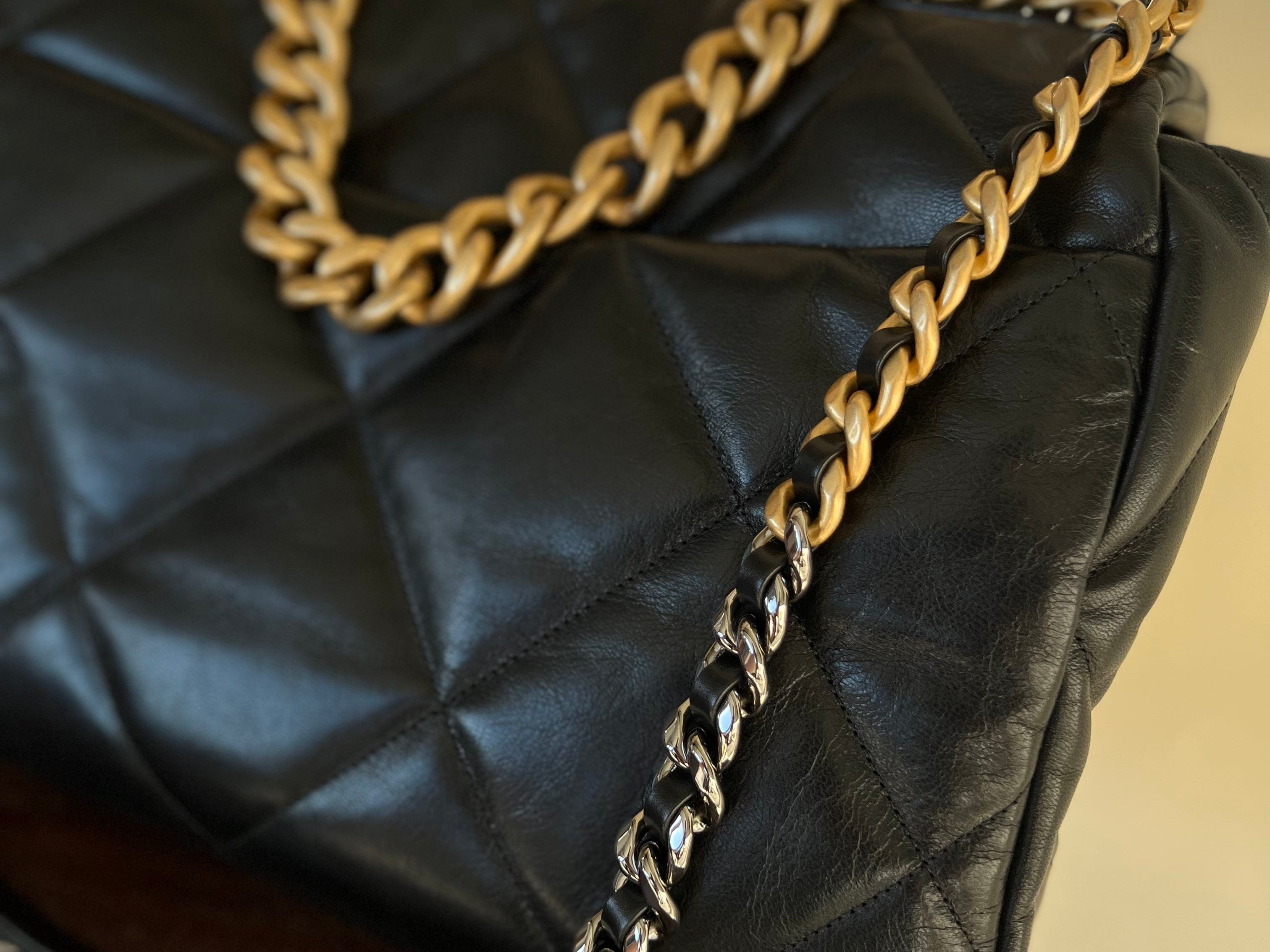 CHANEL Handbag 20A Black Goatskin Quilted 19 Flap Maxi Mixed Hardware -Knockoff
