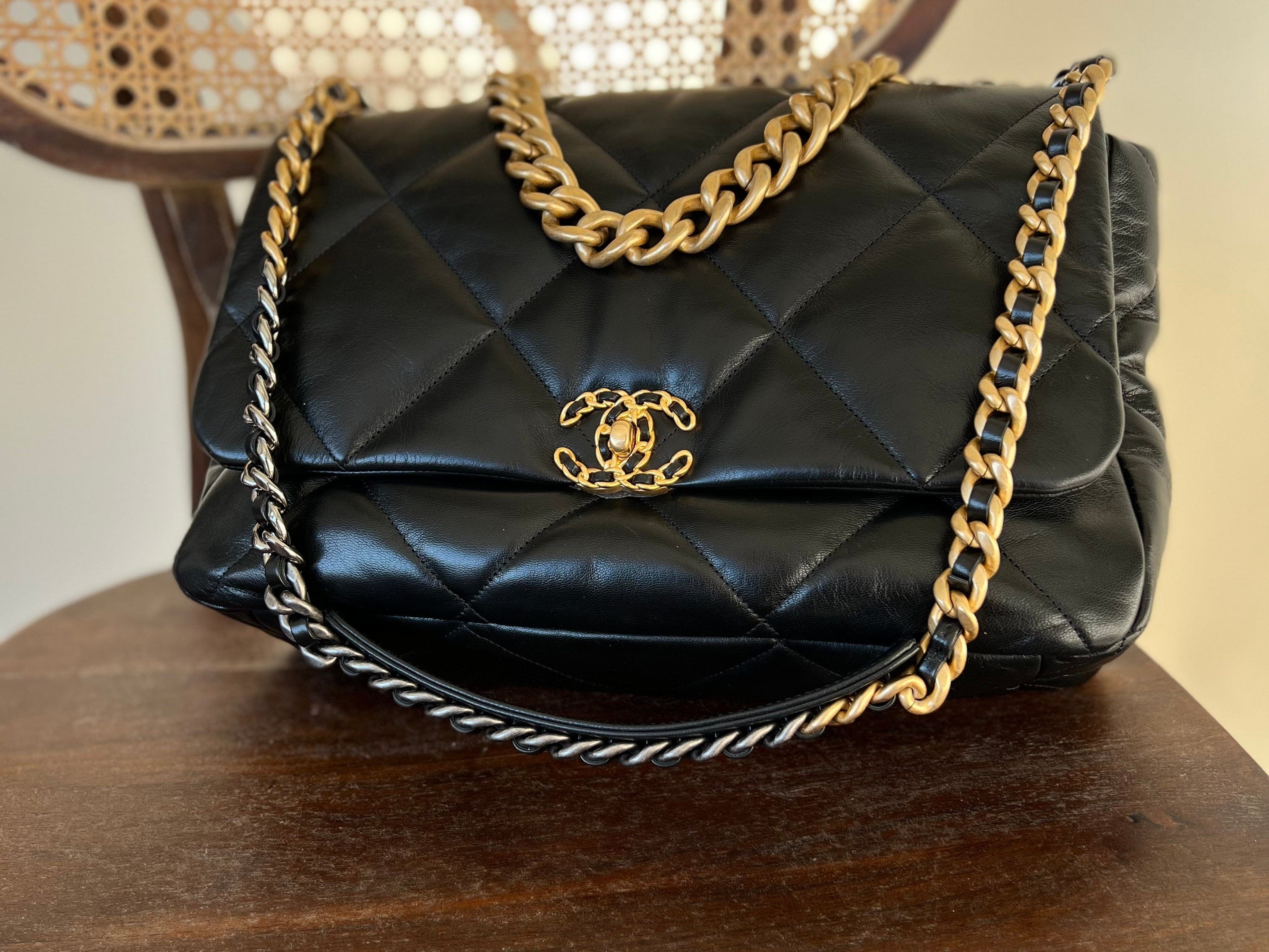 CHANEL Handbag 20A Black Goatskin Quilted 19 Flap Maxi Mixed Hardware -Knockoff
