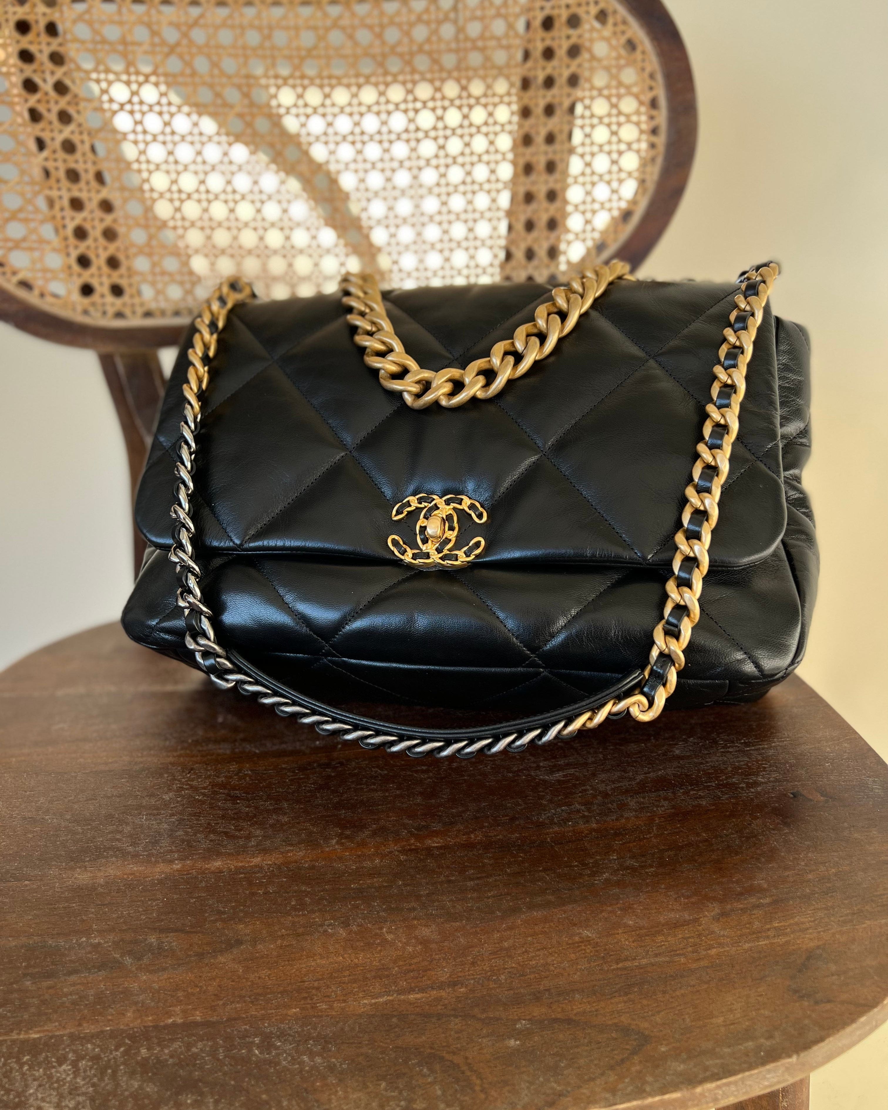 CHANEL Handbag 20A Black Goatskin Quilted 19 Flap Maxi Mixed Hardware -Knockoff
