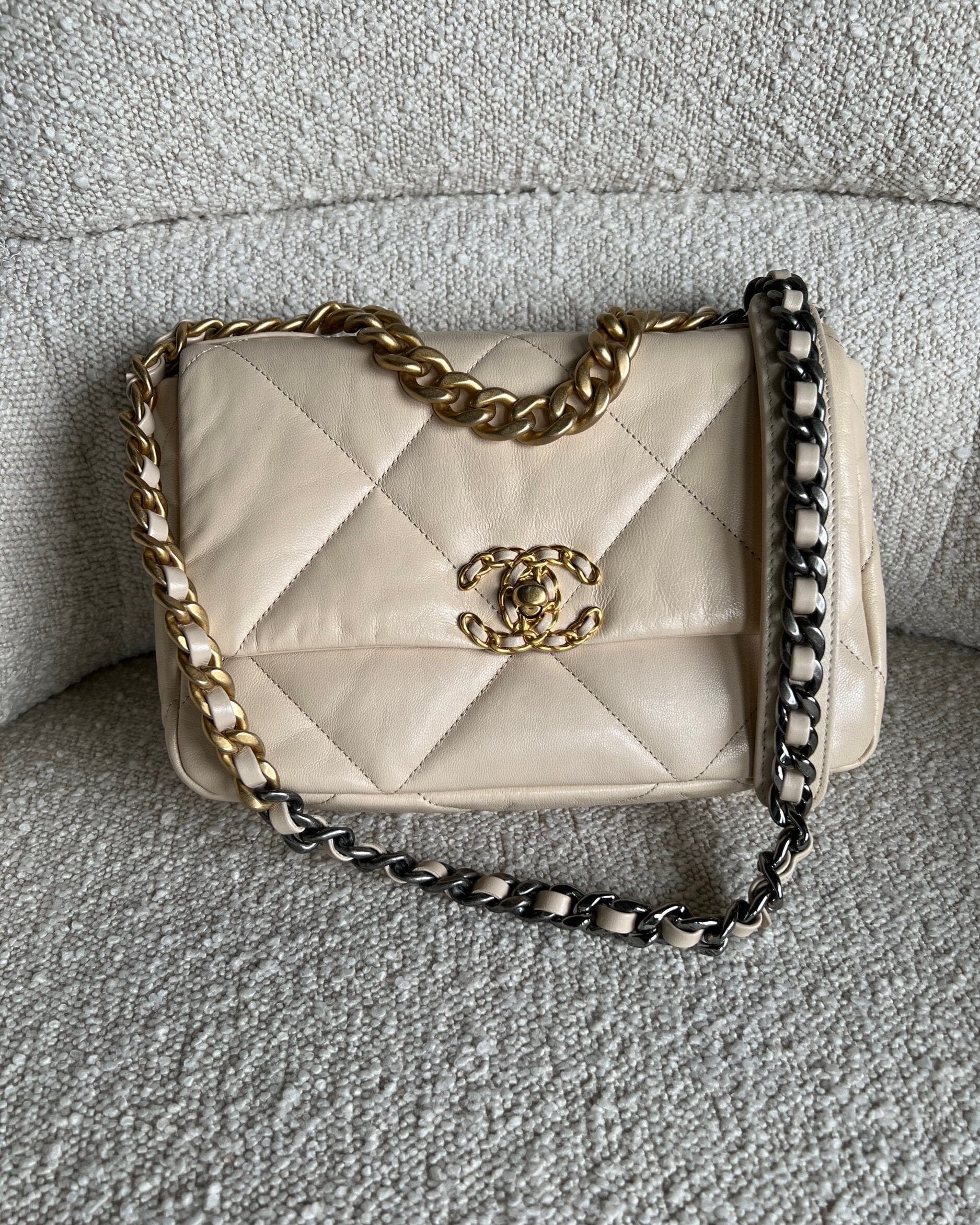 CHANEL Handbag 20A Small Beige Goatskin 19 Flap Mixed Hardware -Knockoff
