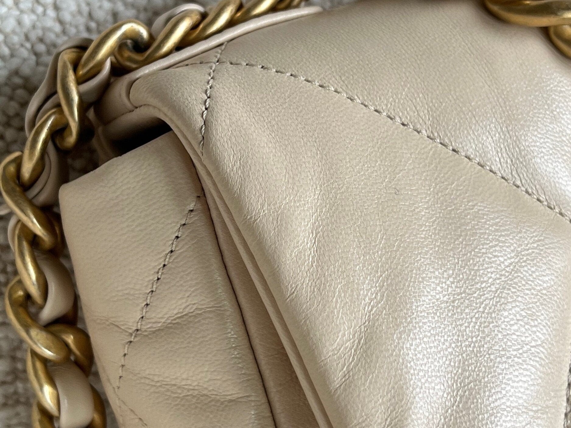 CHANEL Handbag 20A Small Beige Goatskin 19 Flap Mixed Hardware -Knockoff
