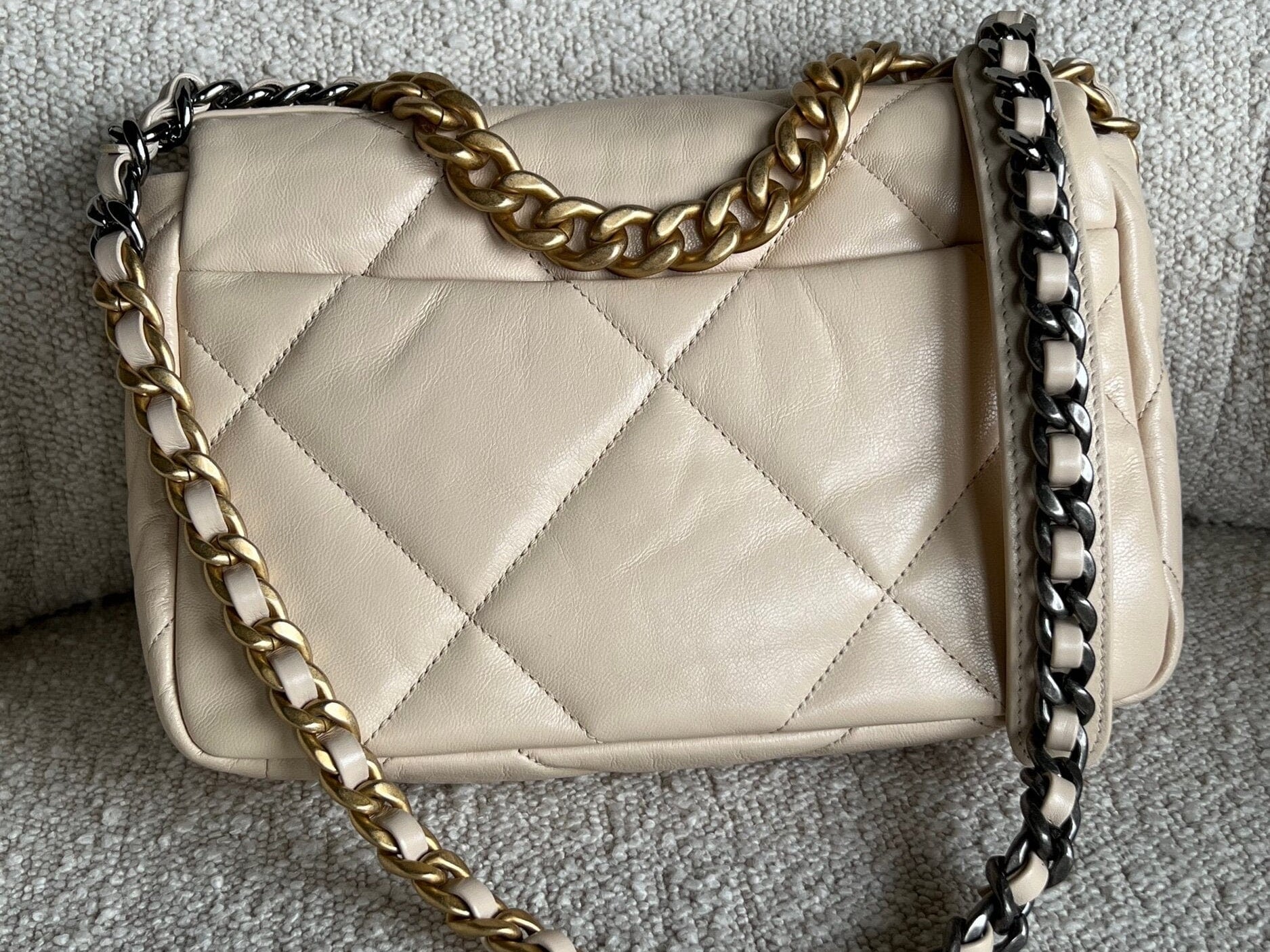 CHANEL Handbag 20A Small Beige Goatskin 19 Flap Mixed Hardware -Knockoff
