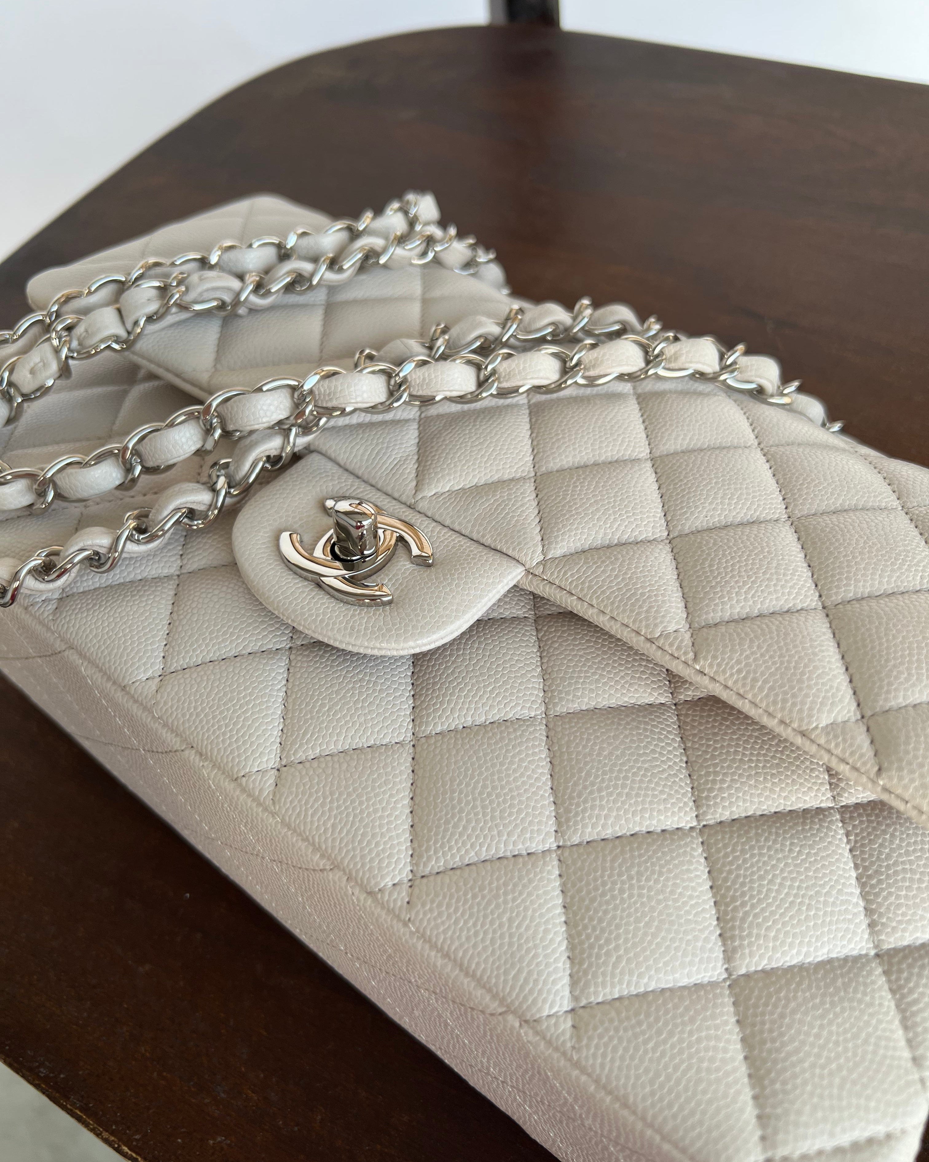 CHANEL Handbag 20B Ivory Caviar Quilted Classic Flap Medium Silver Hardware -Knockoff
