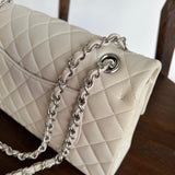 CHANEL Handbag 20B Ivory Caviar Quilted Classic Flap Medium Silver Hardware -Knockoff
