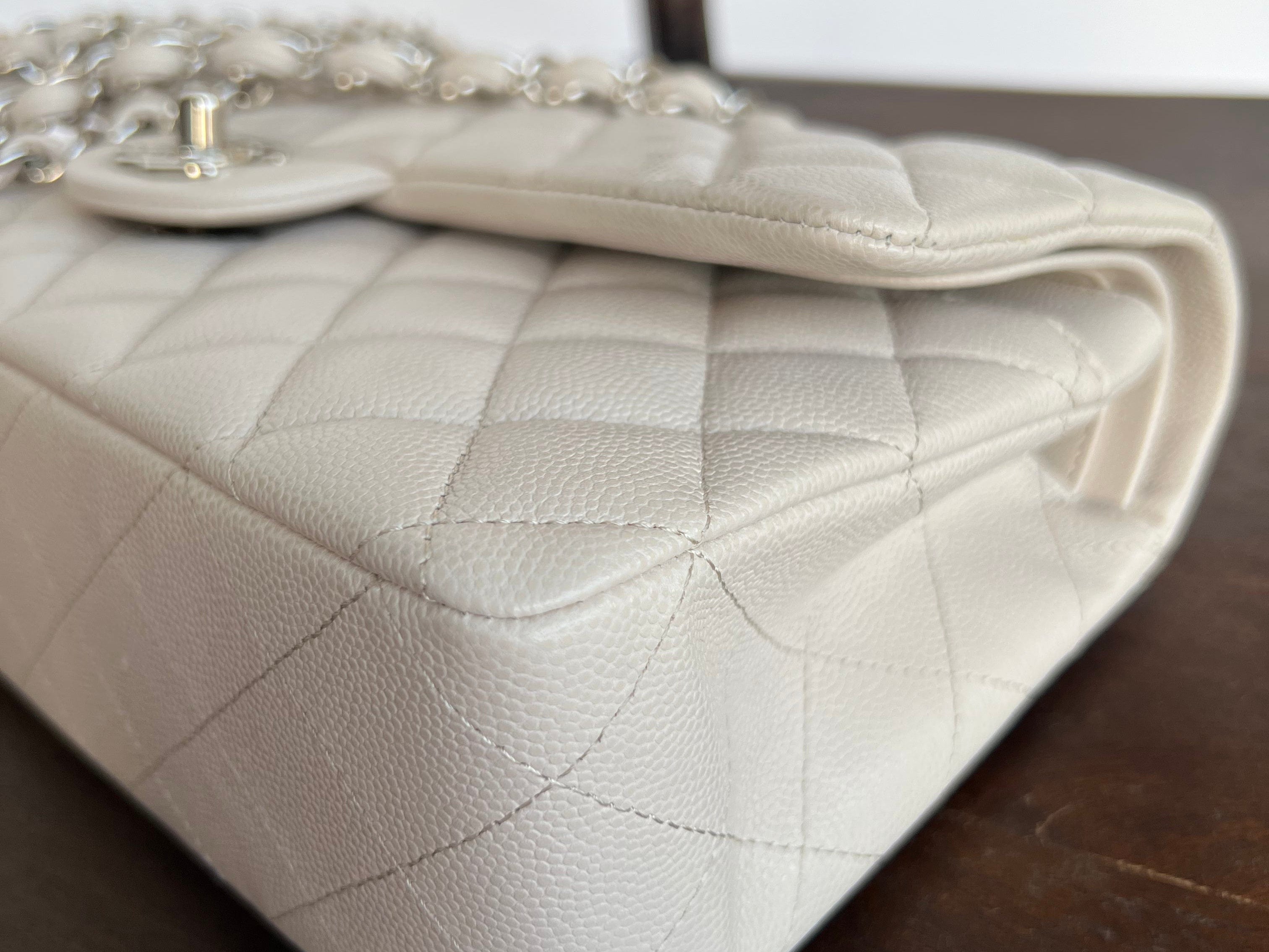 CHANEL Handbag 20B Ivory Caviar Quilted Classic Flap Medium Silver Hardware -Knockoff
