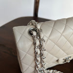 CHANEL Handbag 20B Ivory Caviar Quilted Classic Flap Medium Silver Hardware -Knockoff
