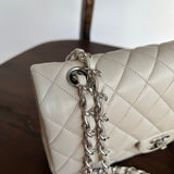 CHANEL Handbag 20B Ivory Caviar Quilted Classic Flap Medium Silver Hardware -Knockoff
