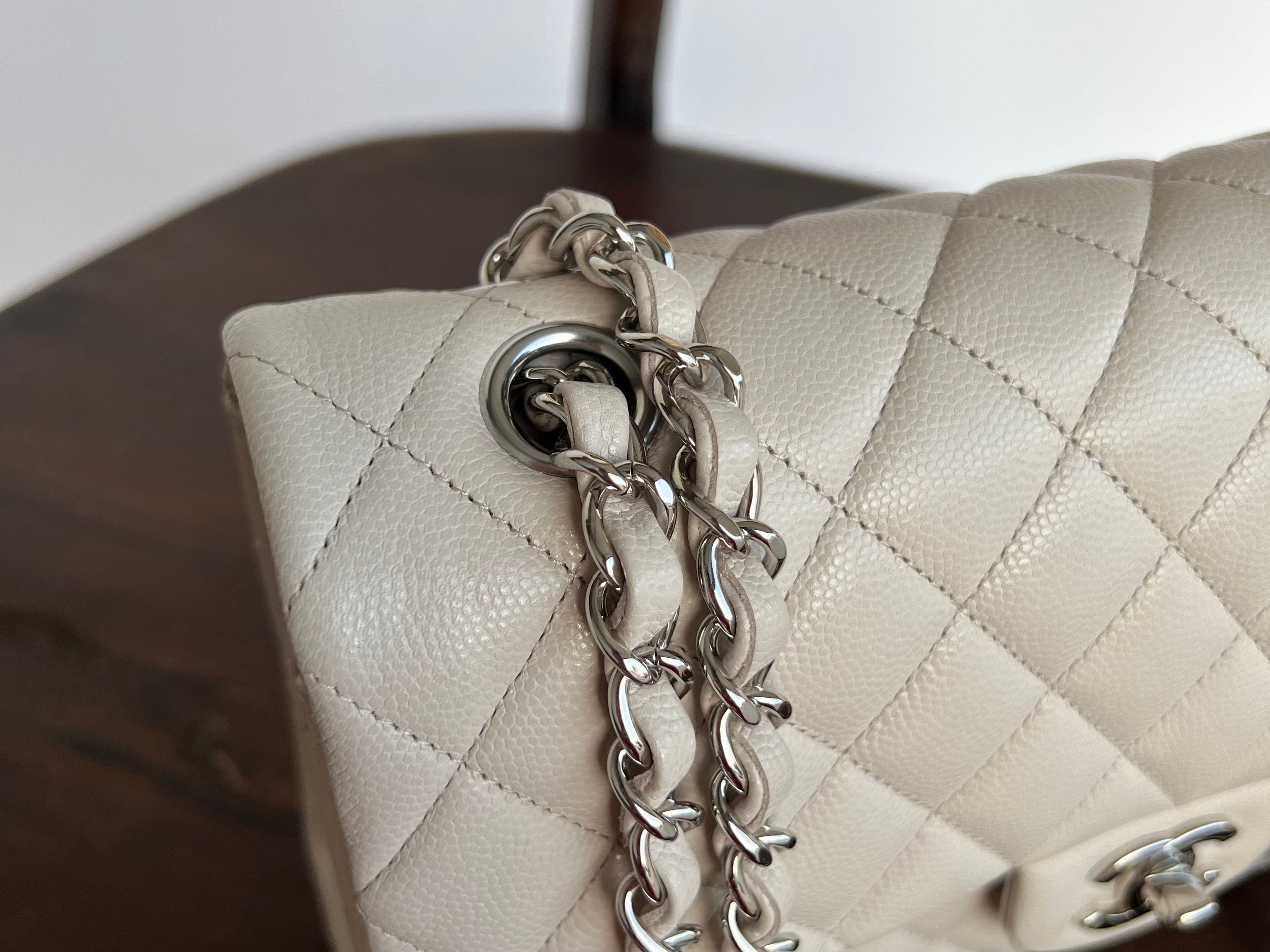 CHANEL Handbag 20B Ivory Caviar Quilted Classic Flap Medium Silver Hardware -Knockoff
