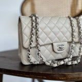 CHANEL Handbag 20B Ivory Caviar Quilted Classic Flap Medium Silver Hardware -Knockoff
