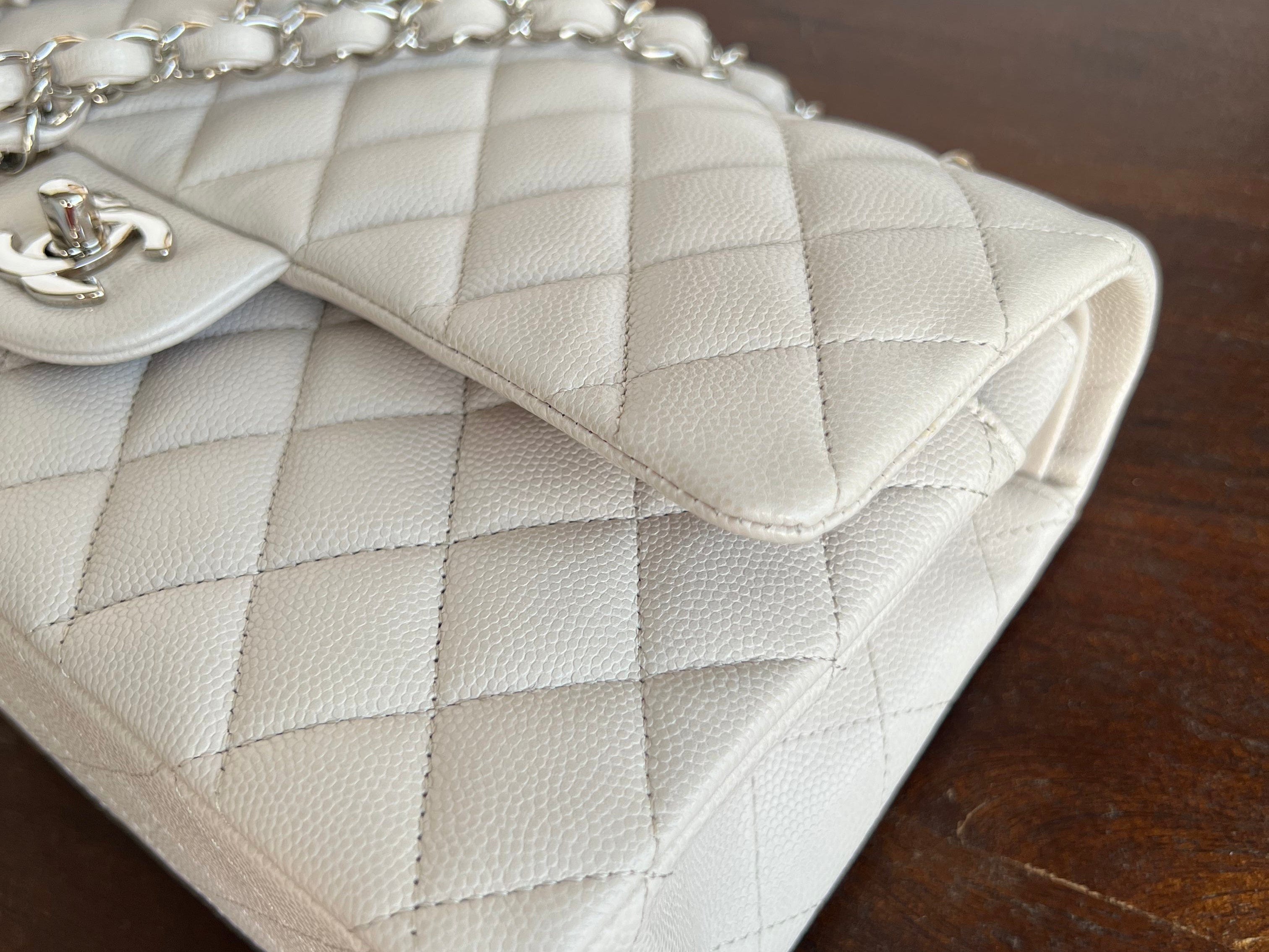 CHANEL Handbag 20B Ivory Caviar Quilted Classic Flap Medium Silver Hardware -Knockoff
