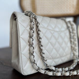 CHANEL Handbag 20B Ivory Caviar Quilted Classic Flap Medium Silver Hardware -Knockoff
