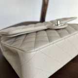 CHANEL Handbag 20B Ivory Caviar Quilted Classic Flap Medium Silver Hardware -Knockoff
