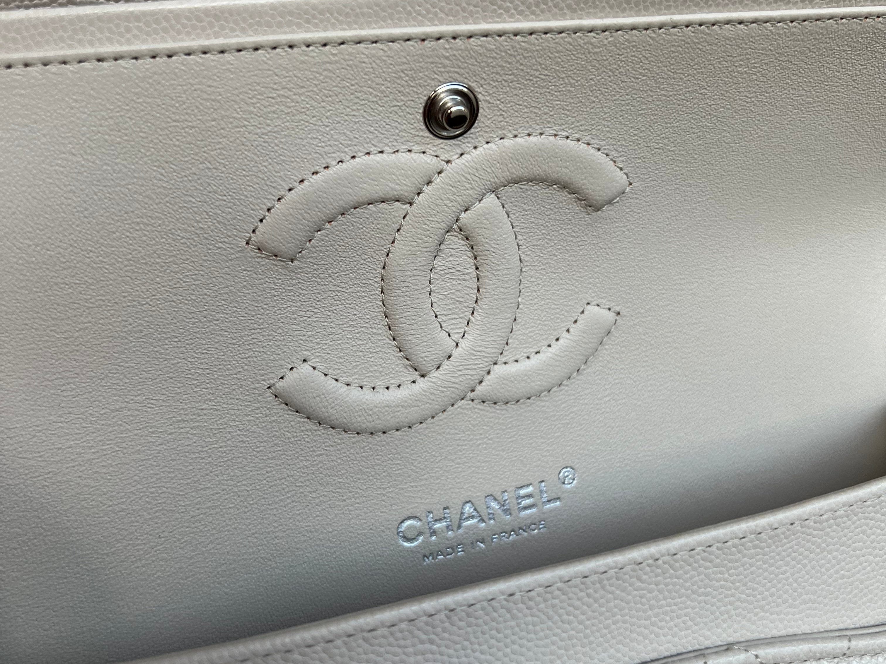 CHANEL Handbag 20B Ivory Caviar Quilted Classic Flap Medium Silver Hardware -Knockoff
