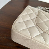 CHANEL Handbag 20B Ivory Caviar Quilted Classic Flap Medium Silver Hardware -Knockoff
