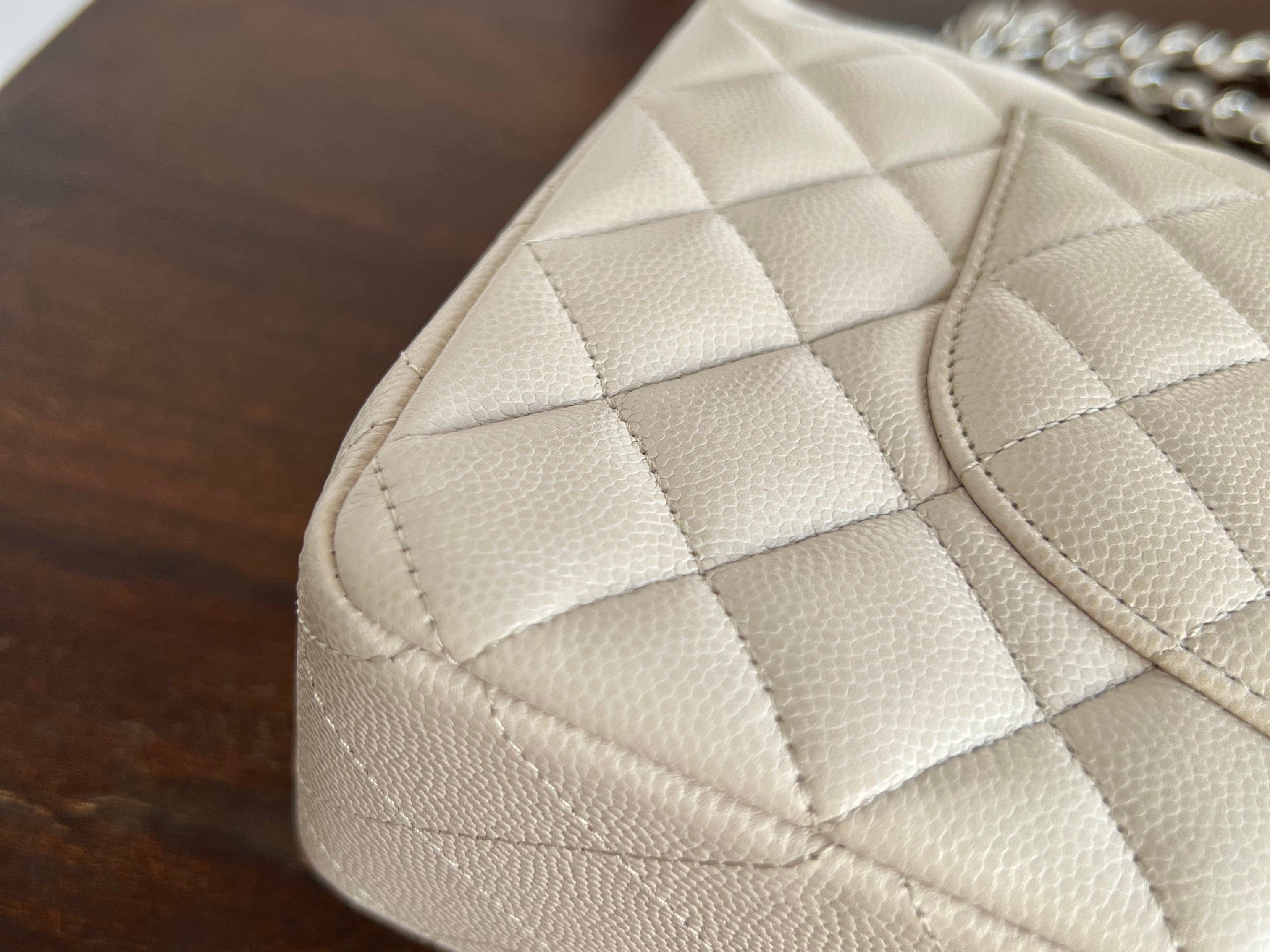 CHANEL Handbag 20B Ivory Caviar Quilted Classic Flap Medium Silver Hardware -Knockoff
