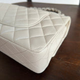 CHANEL Handbag 20B Ivory Caviar Quilted Classic Flap Medium Silver Hardware -Knockoff
