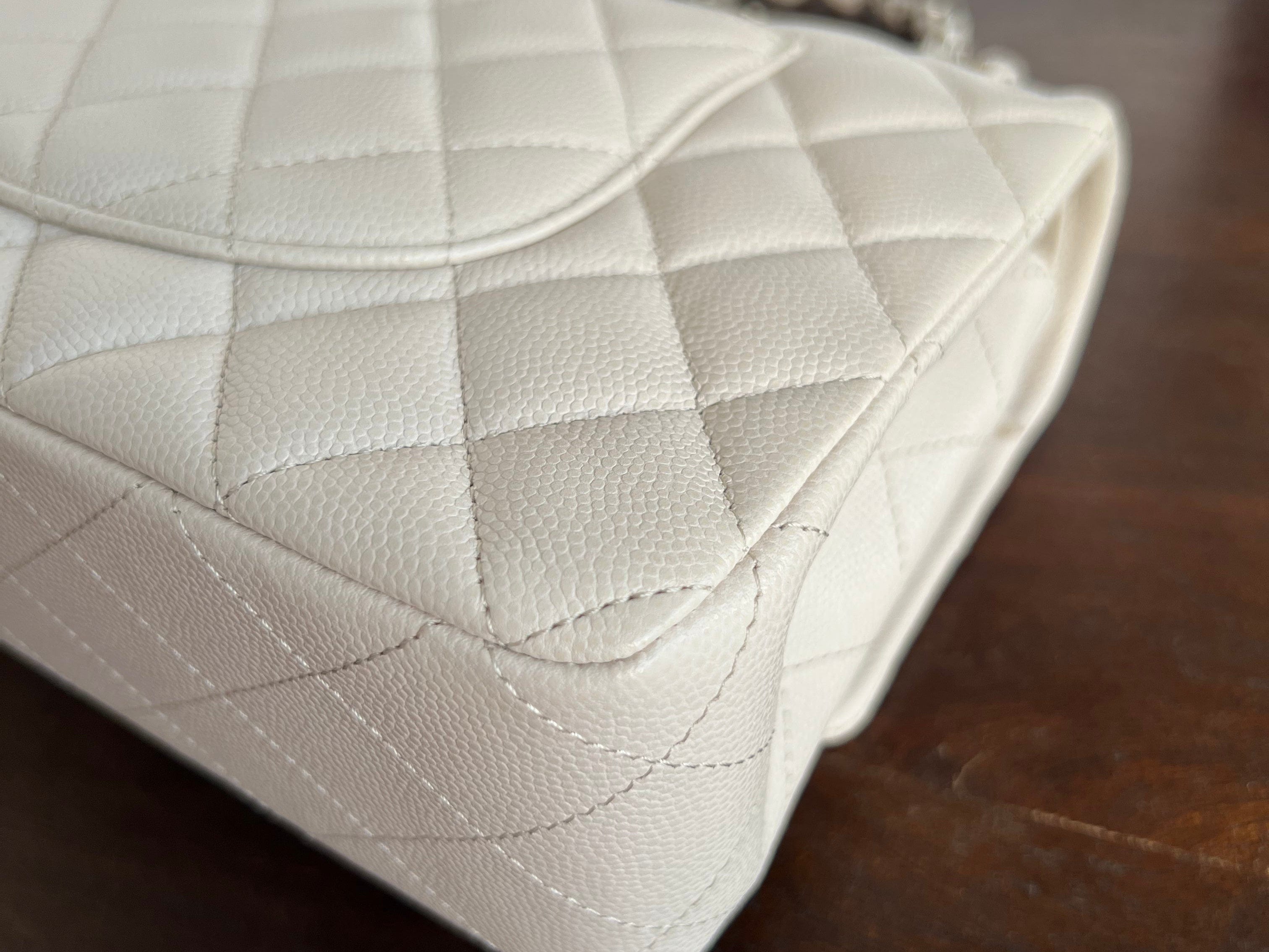 CHANEL Handbag 20B Ivory Caviar Quilted Classic Flap Medium Silver Hardware -Knockoff
