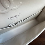 CHANEL Handbag 20B Ivory Caviar Quilted Classic Flap Medium Silver Hardware -Knockoff
