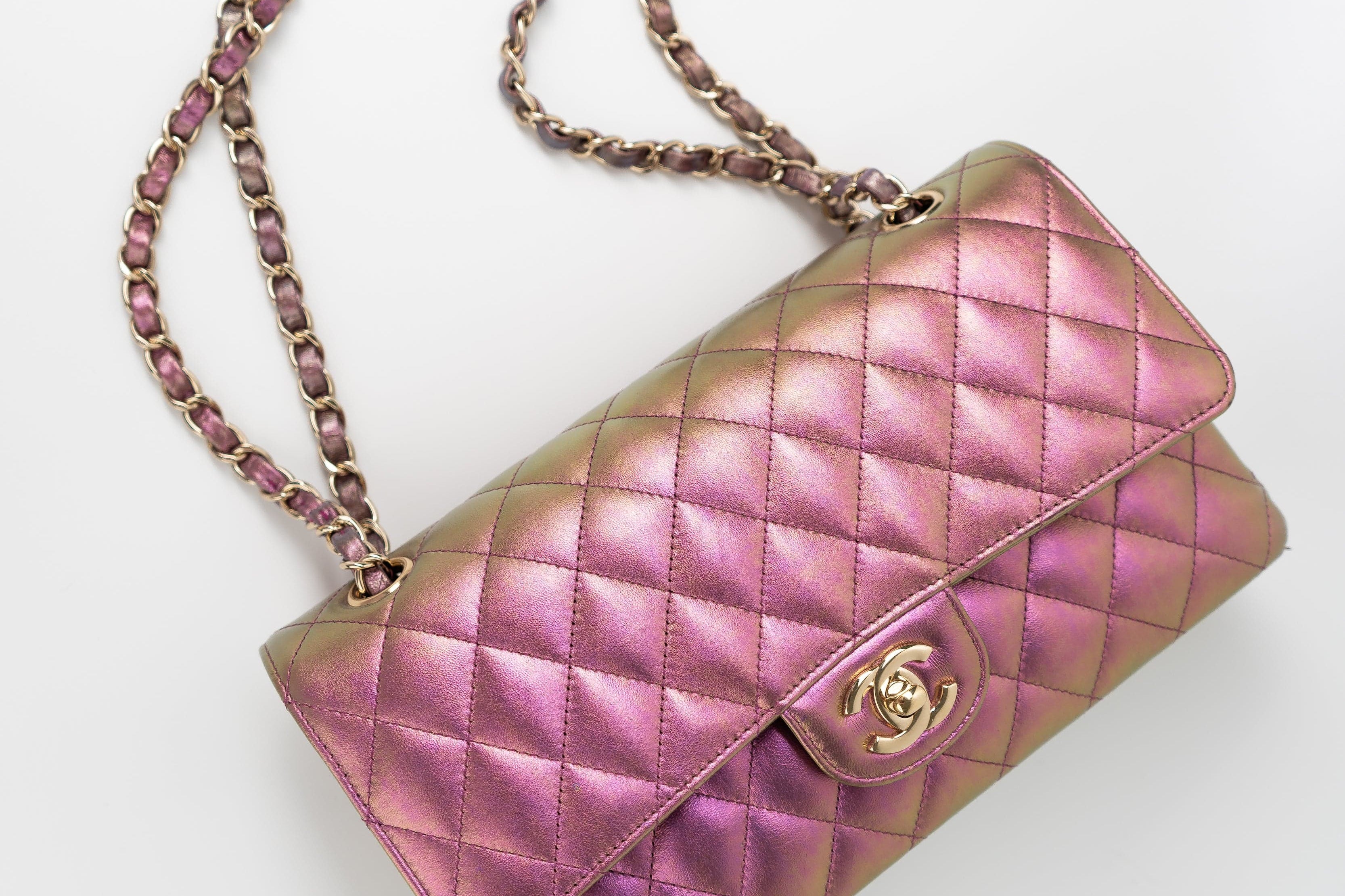 CHANEL Handbag 20B Purple Iridescent Lambskin Quilted Classic Flap Medium w/ Edge Stitching -Knockoff
