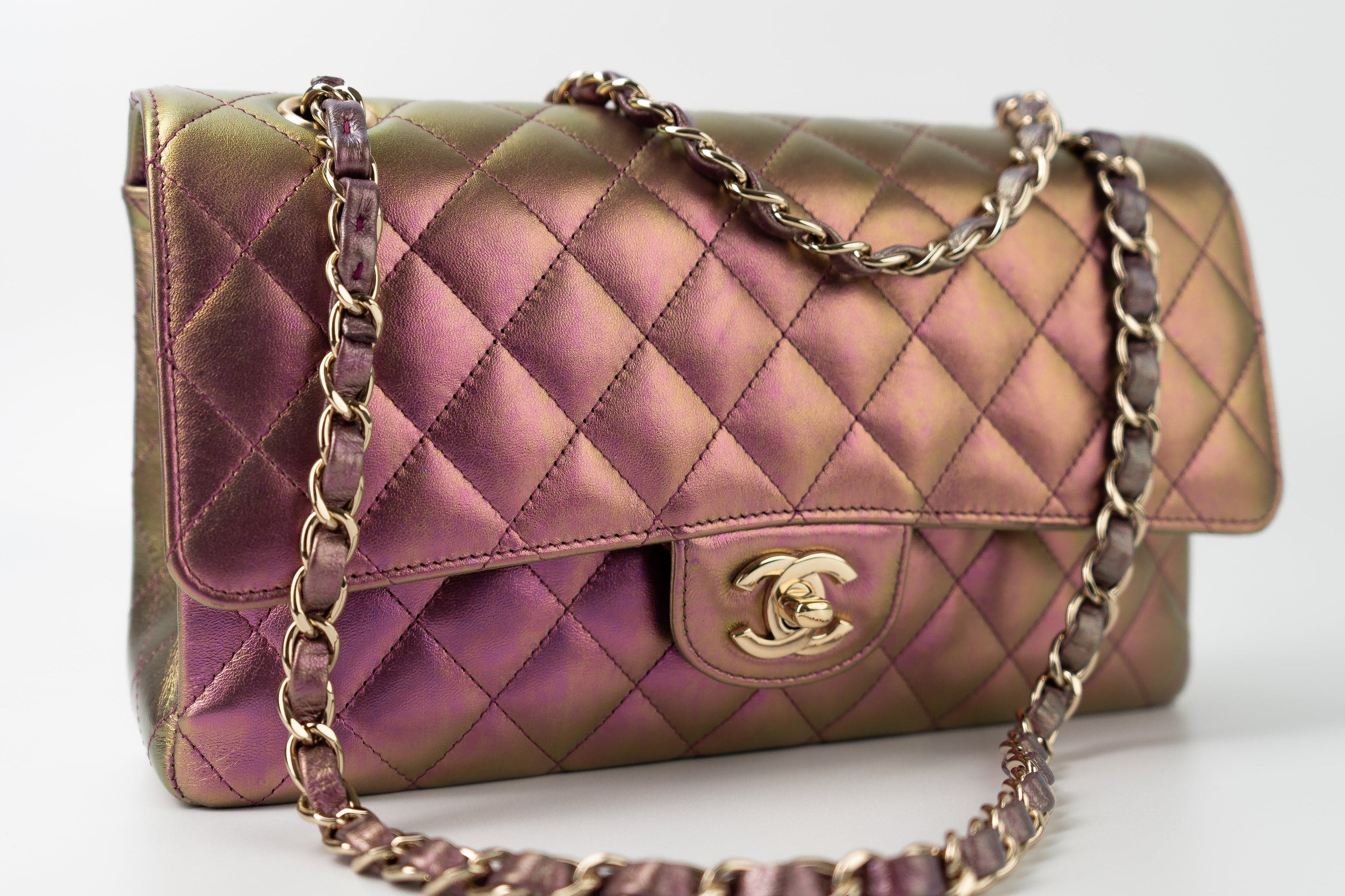 CHANEL Handbag 20B Purple Iridescent Lambskin Quilted Classic Flap Medium w/ Edge Stitching -Knockoff
