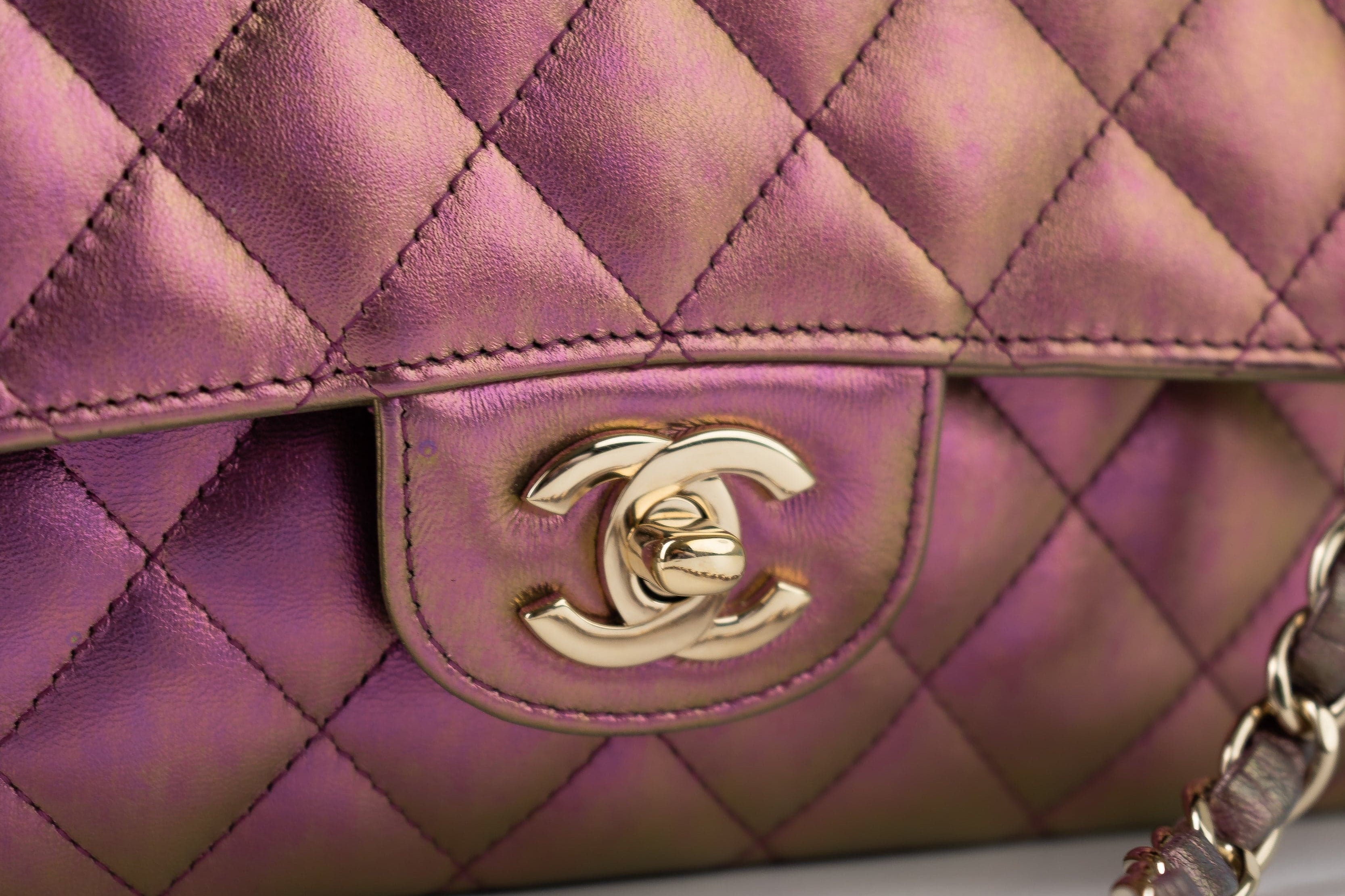 CHANEL Handbag 20B Purple Iridescent Lambskin Quilted Classic Flap Medium w/ Edge Stitching -Knockoff
