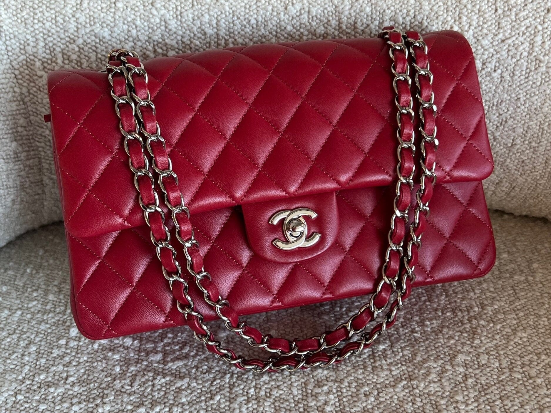 CHANEL Handbag 20B Red Lambskin Quilted Classic Flap Medium SHW -Knockoff
