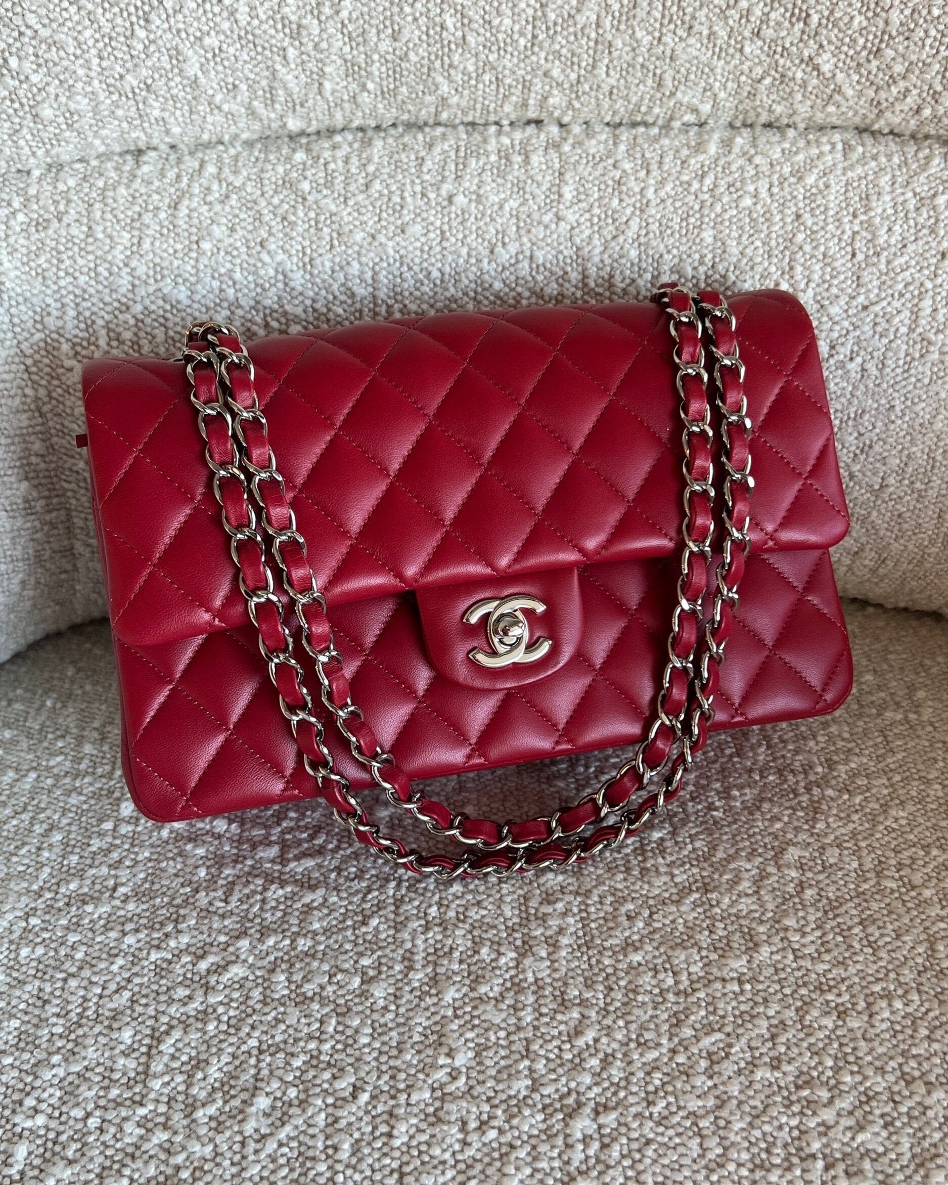 CHANEL Handbag 20B Red Lambskin Quilted Classic Flap Medium SHW -Knockoff
