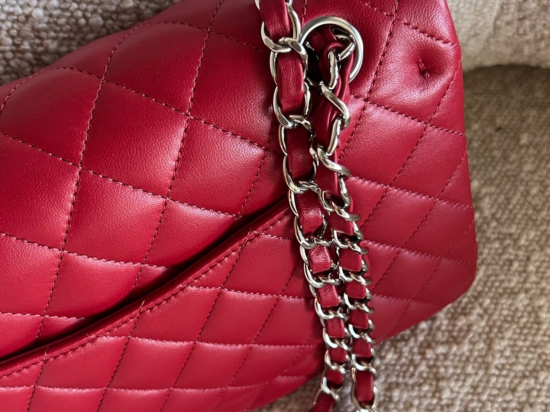 CHANEL Handbag 20B Red Lambskin Quilted Classic Flap Medium SHW -Knockoff
