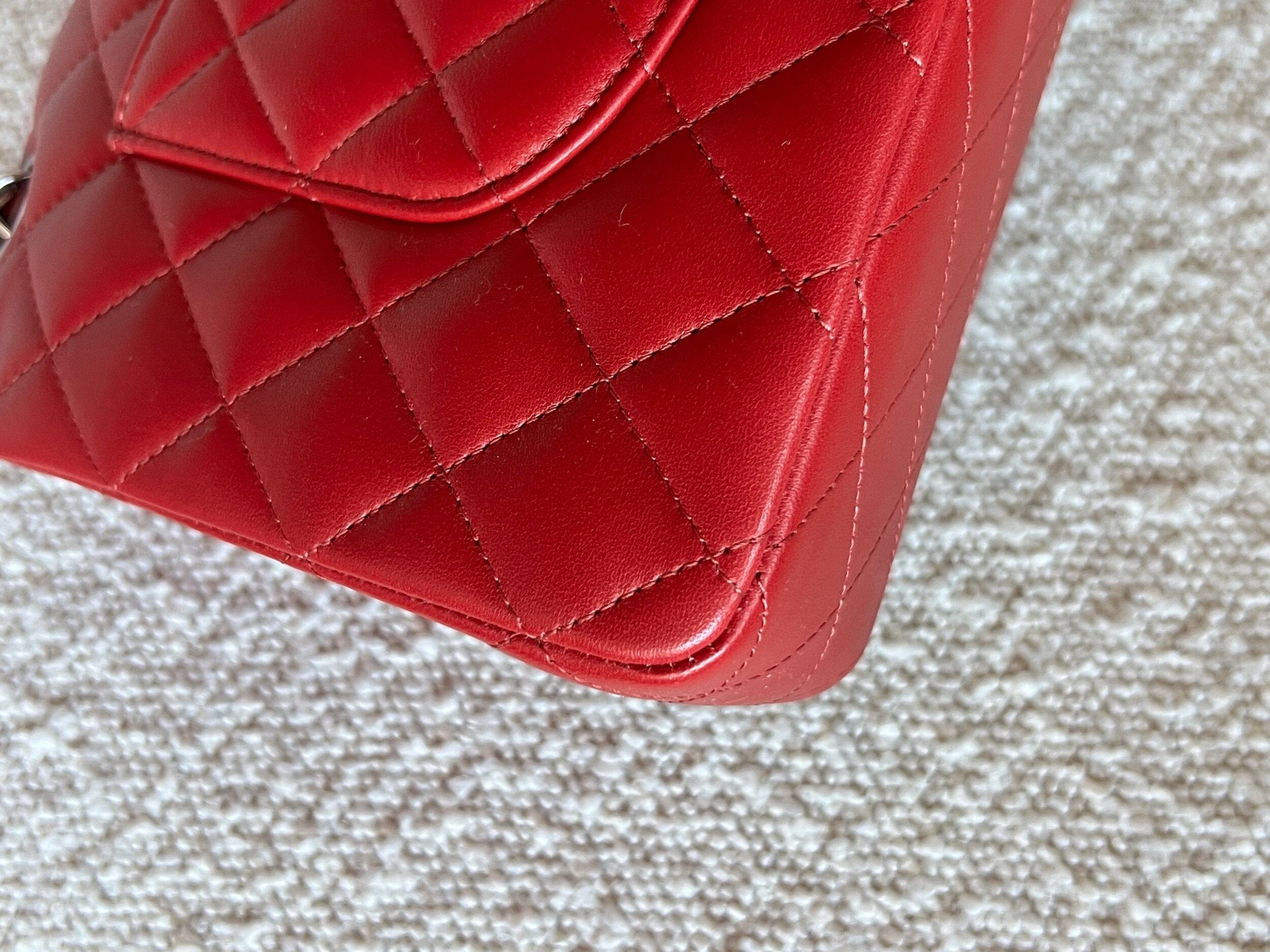 CHANEL Handbag 20B Red Lambskin Quilted Classic Flap Medium SHW -Knockoff
