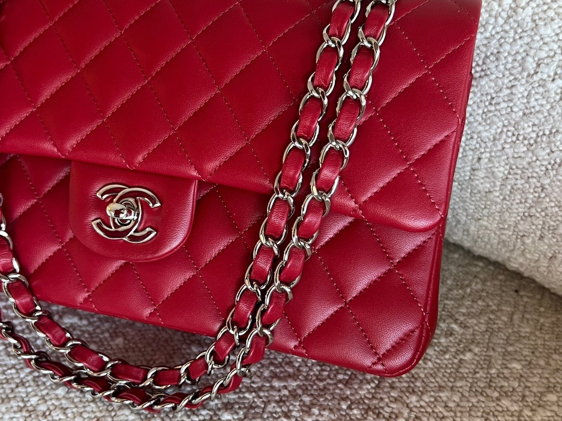 CHANEL Handbag 20B Red Lambskin Quilted Classic Flap Medium SHW -Knockoff
