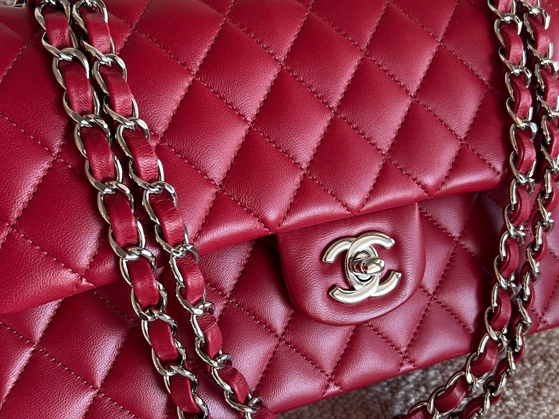 CHANEL Handbag 20B Red Lambskin Quilted Classic Flap Medium SHW -Knockoff
