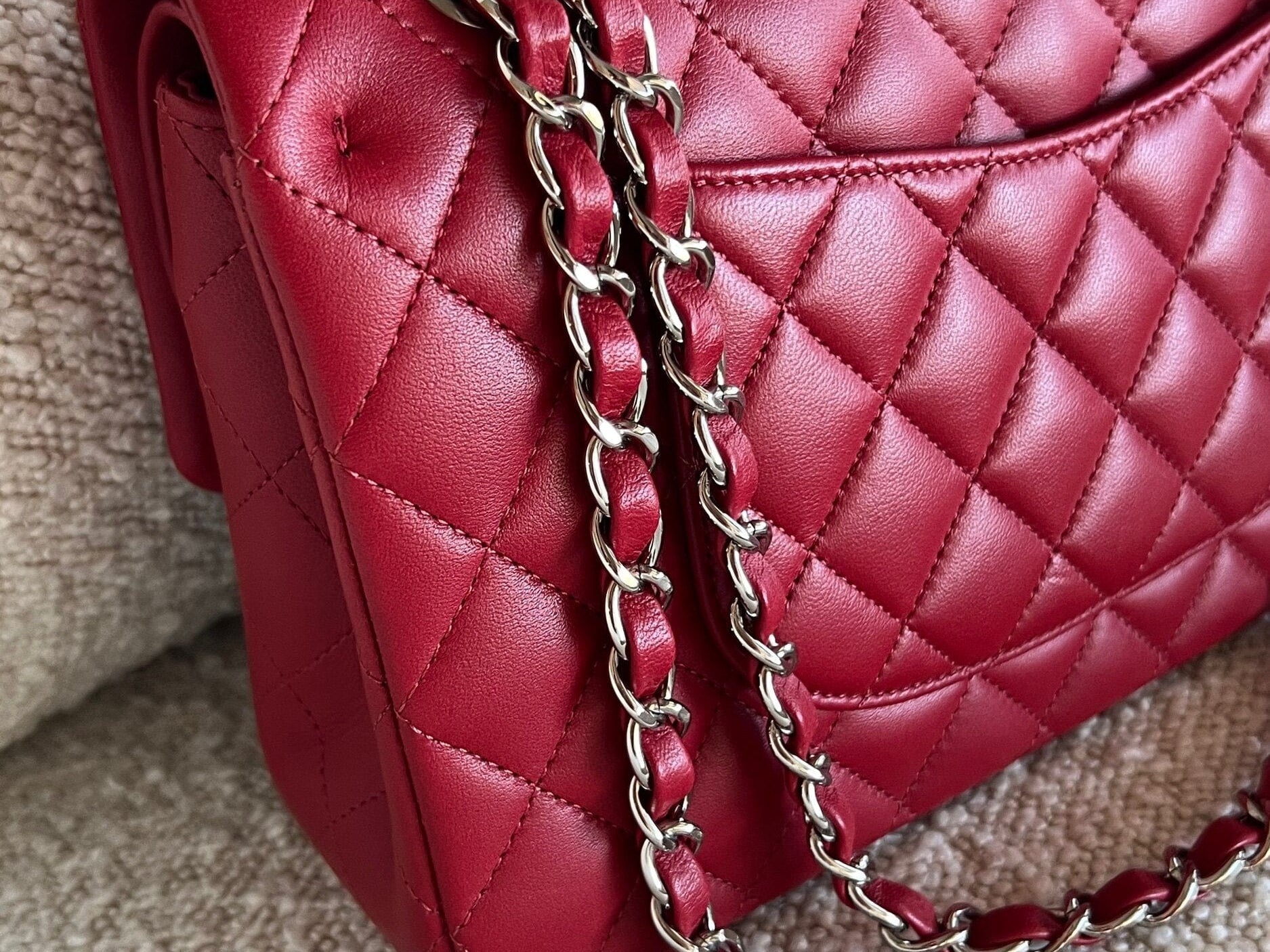 CHANEL Handbag 20B Red Lambskin Quilted Classic Flap Medium SHW -Knockoff
