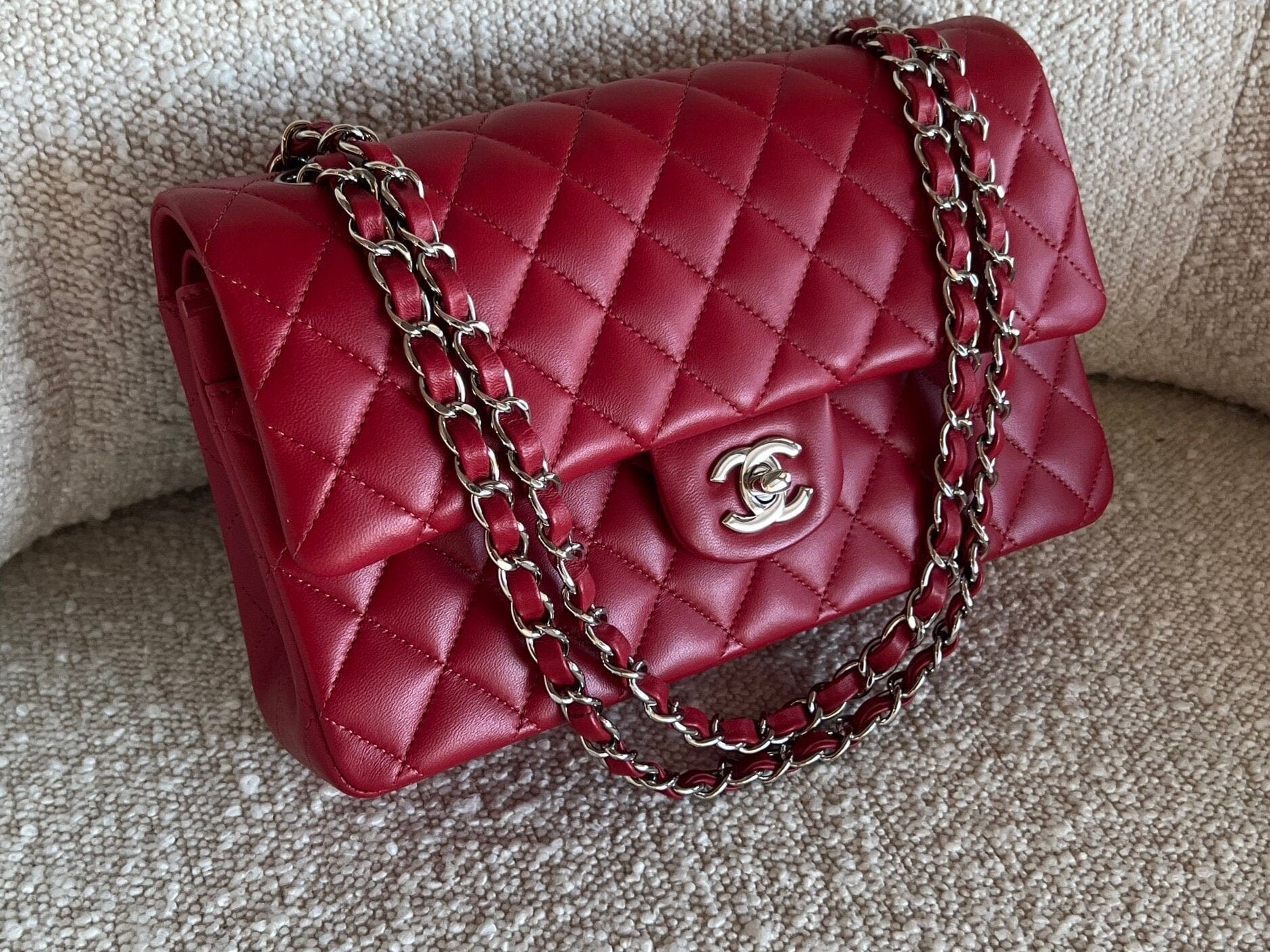 CHANEL Handbag 20B Red Lambskin Quilted Classic Flap Medium SHW -Knockoff
