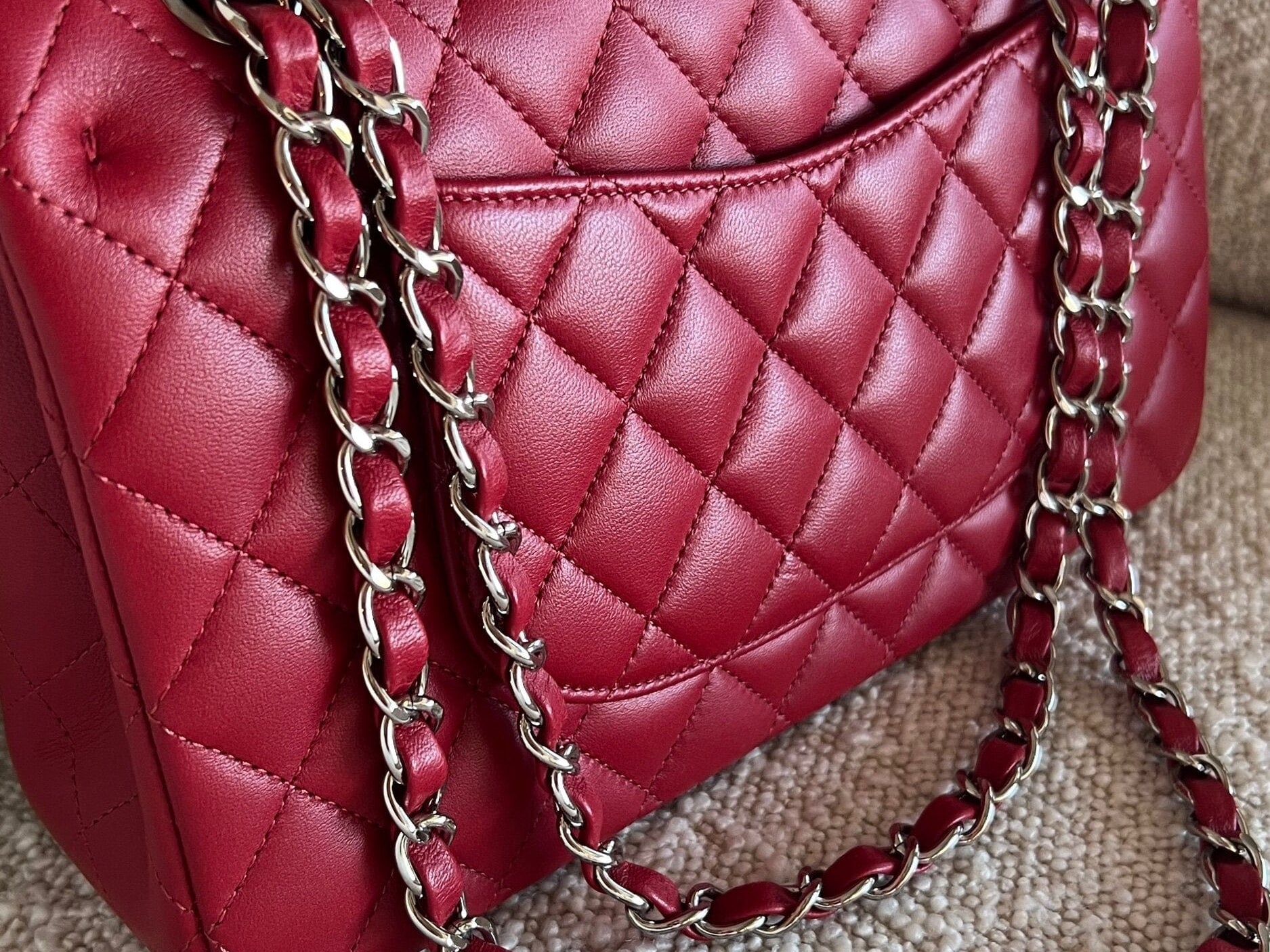 CHANEL Handbag 20B Red Lambskin Quilted Classic Flap Medium SHW -Knockoff
