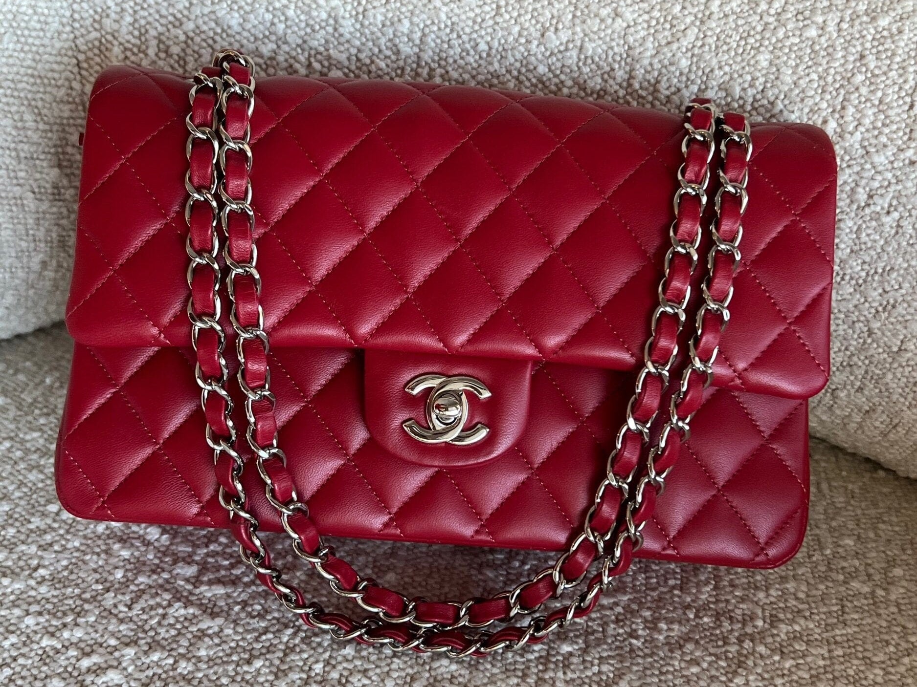 CHANEL Handbag 20B Red Lambskin Quilted Classic Flap Medium SHW -Knockoff
