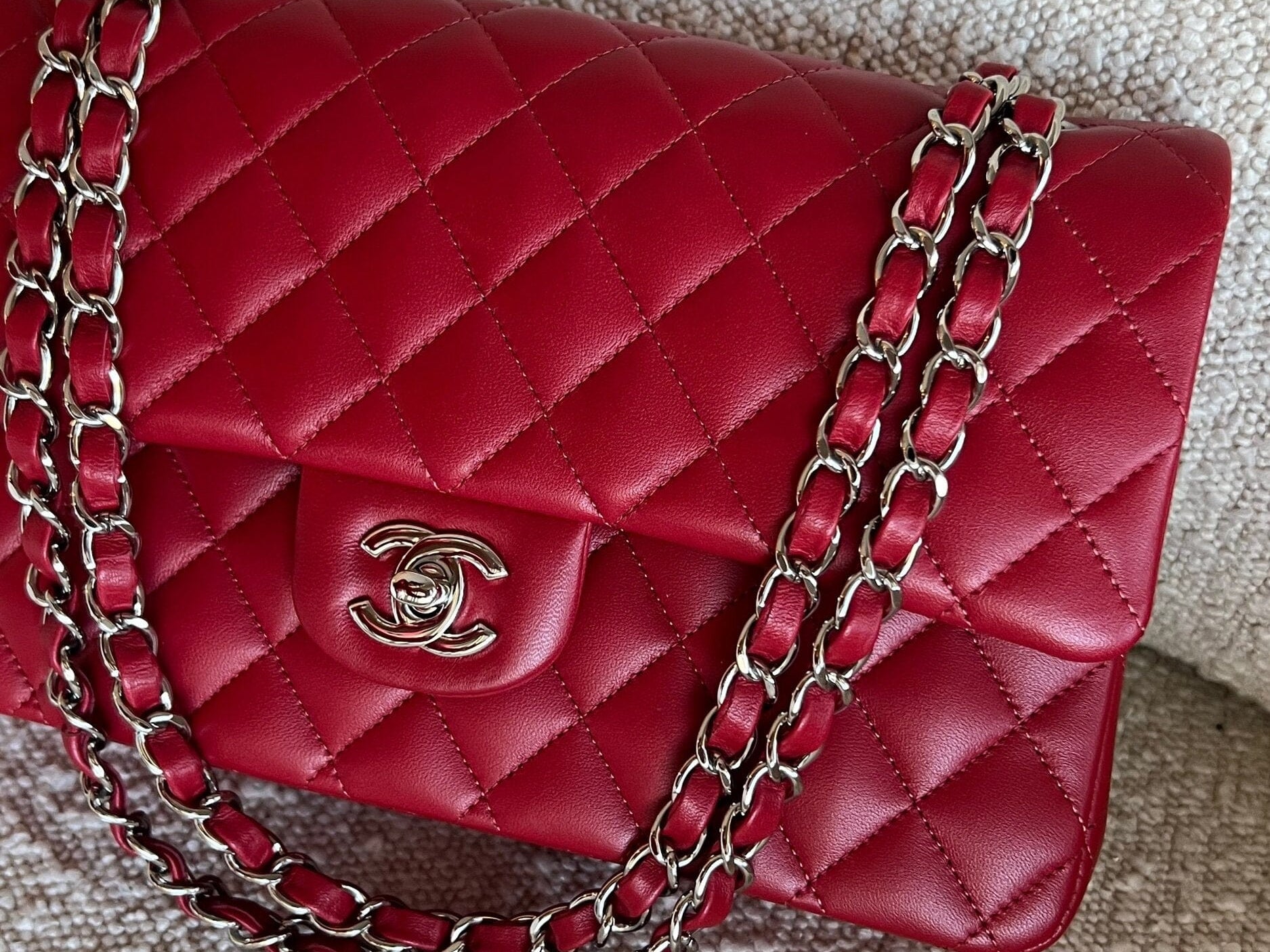 CHANEL Handbag 20B Red Lambskin Quilted Classic Flap Medium SHW -Knockoff
