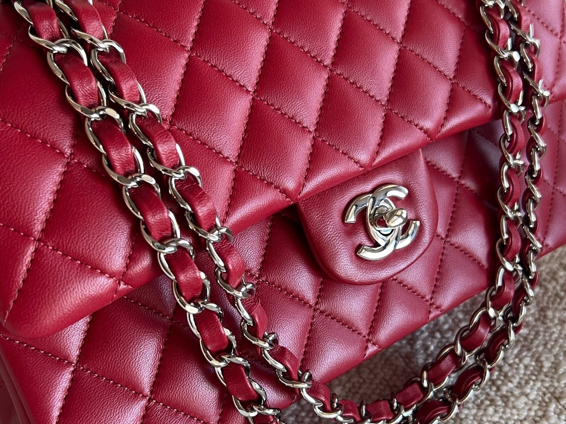 CHANEL Handbag 20B Red Lambskin Quilted Classic Flap Medium SHW -Knockoff
