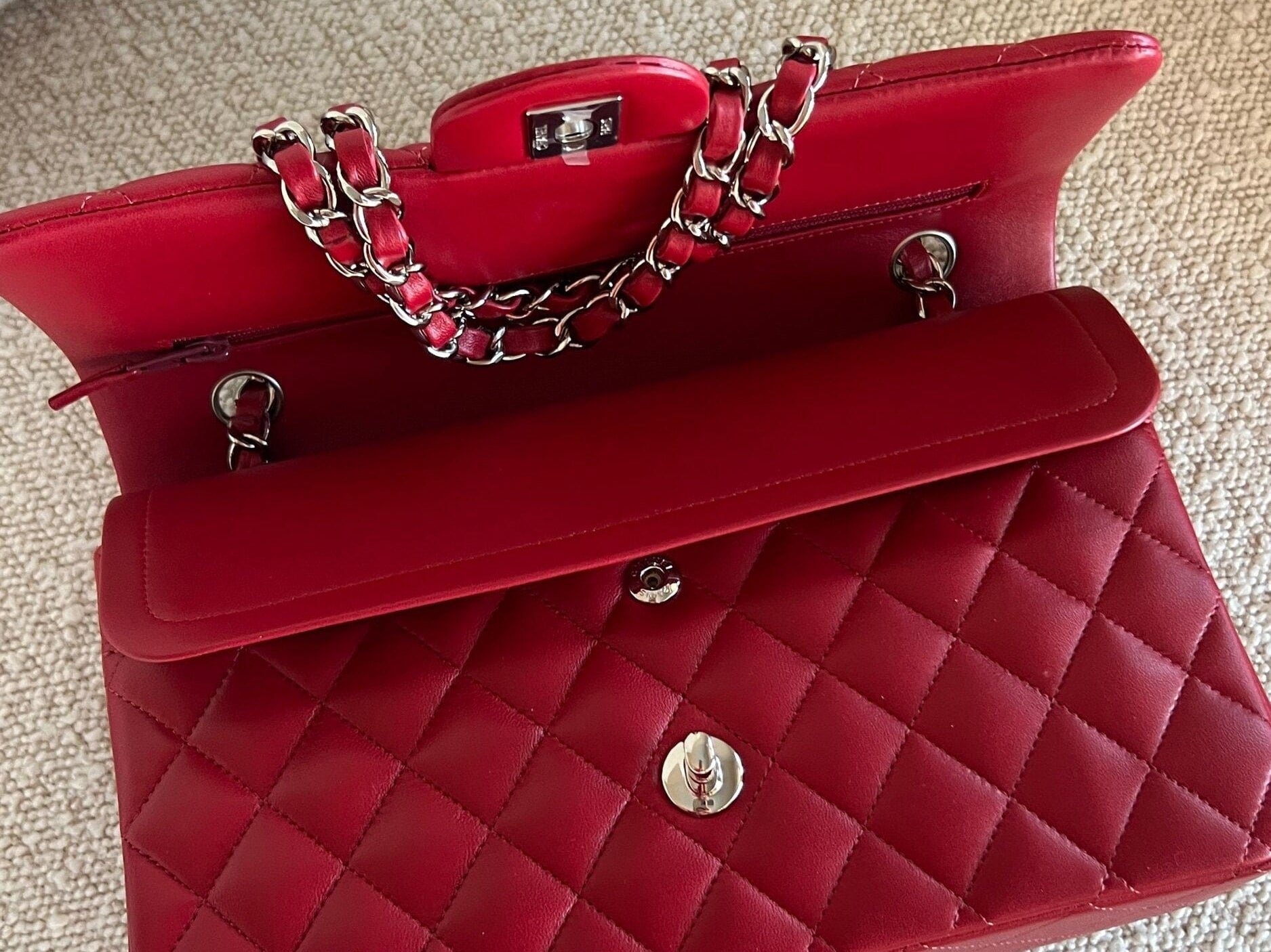 CHANEL Handbag 20B Red Lambskin Quilted Classic Flap Medium SHW -Knockoff
