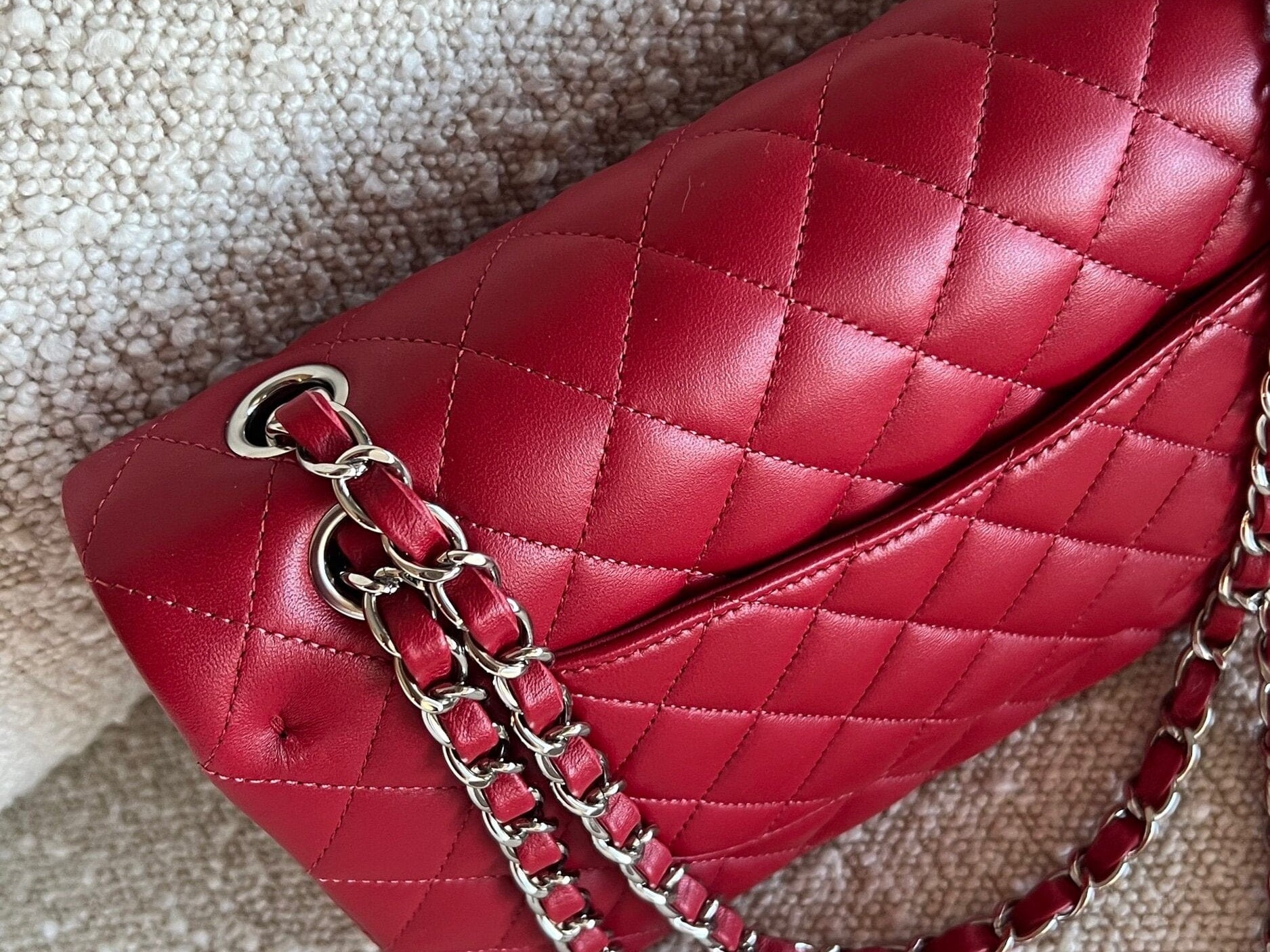 CHANEL Handbag 20B Red Lambskin Quilted Classic Flap Medium SHW -Knockoff
