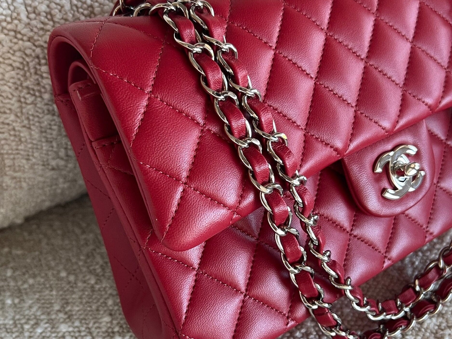 CHANEL Handbag 20B Red Lambskin Quilted Classic Flap Medium SHW -Knockoff
