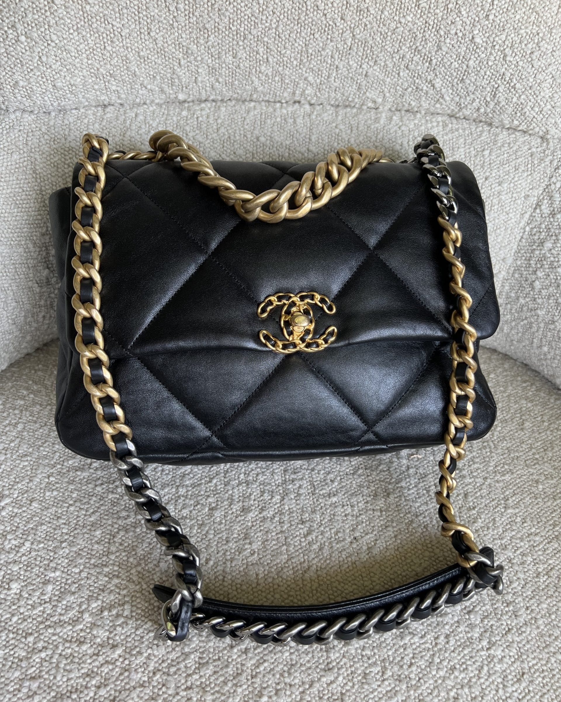 CHANEL Handbag 20C Black Lambskin Quilted 19 Flap Medium/Large Mixed Hardware -Knockoff
